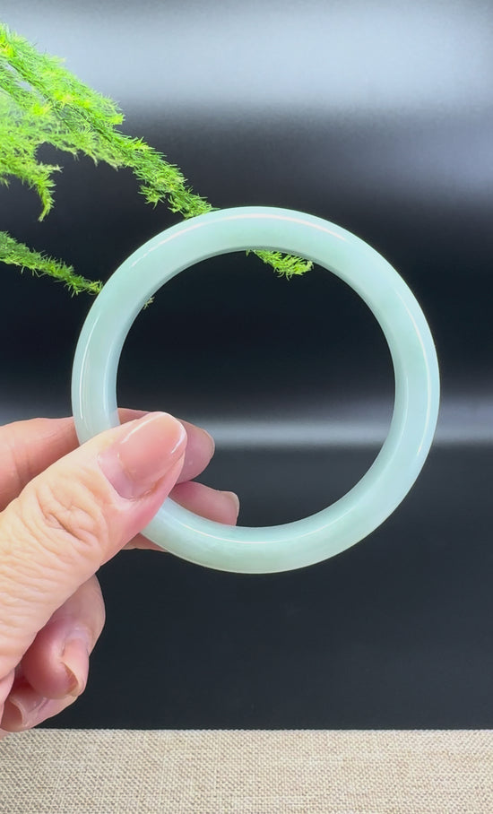 Load and play video in Gallery viewer, Genuine Burmese Apple Green Jade Jadeite Bangle Bracelet ( 58.5mm )
