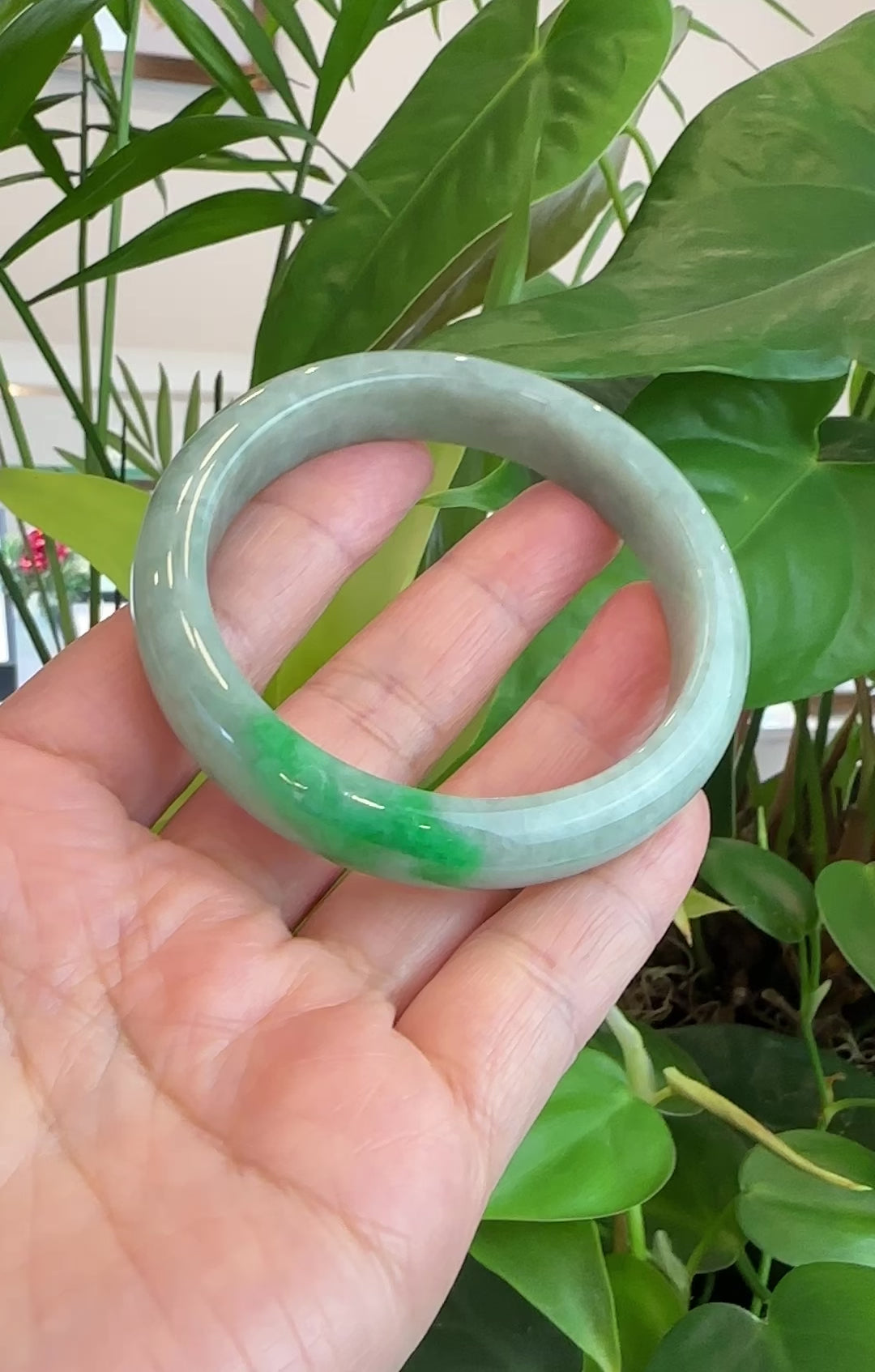 Load and play video in Gallery viewer, Genuine Burmese Forest Green Jadeite Jade Bangle Bracelet (60.57 mm) #232
