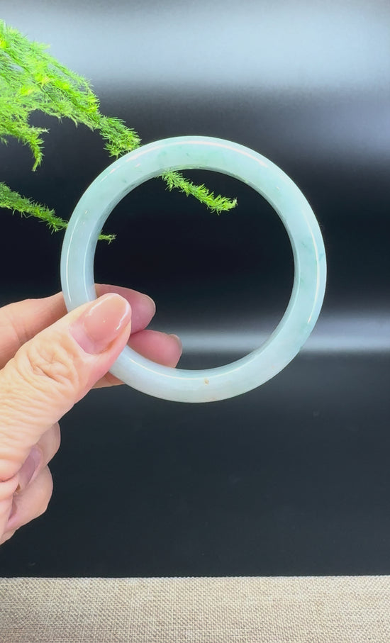 Load and play video in Gallery viewer, Genuine Burmese Green Jade Jadeite Bangle Bracelet ( 58.6mm )
