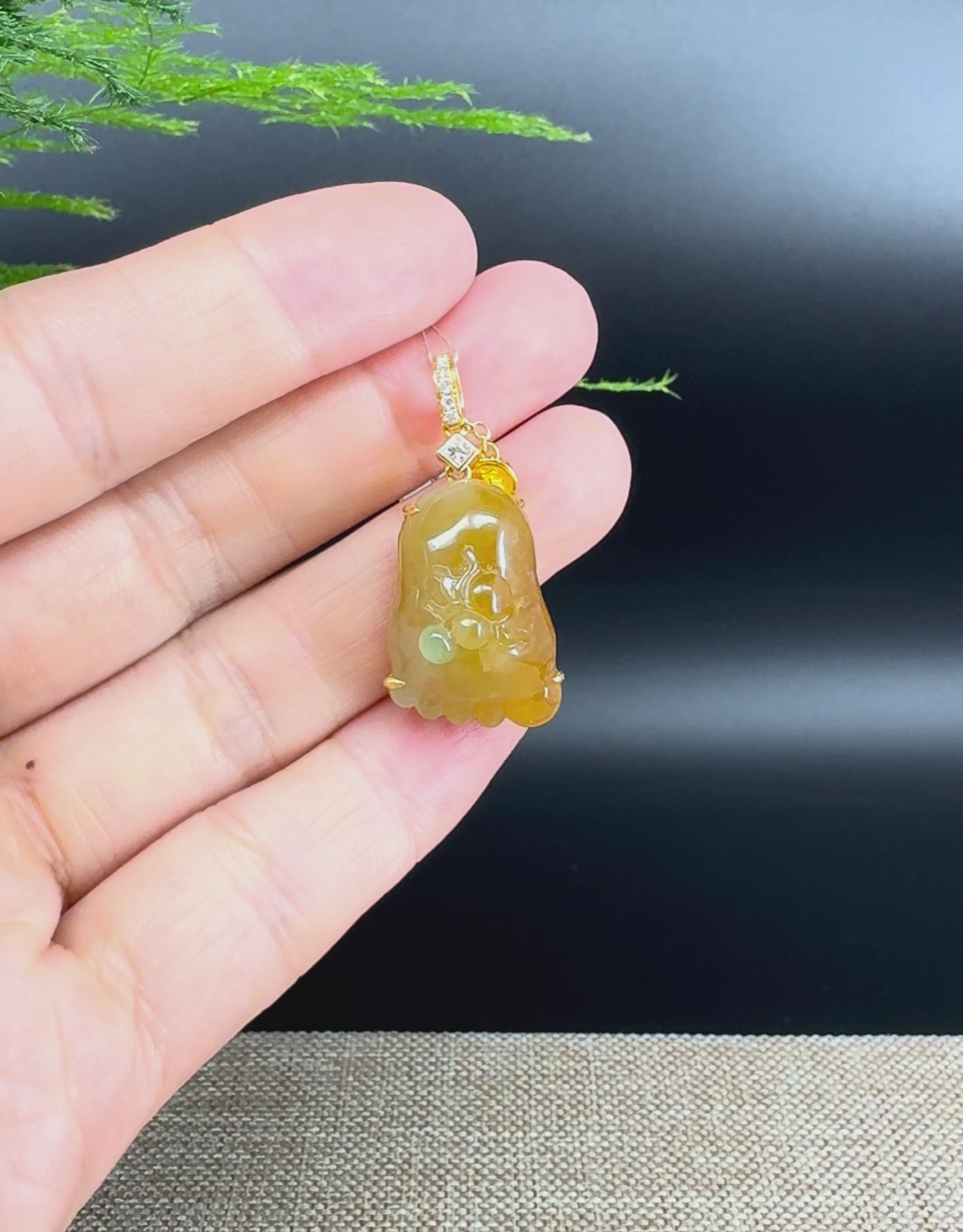 Load and play video in Gallery viewer, RealJade 18k Yellow Gold Genuine Ice Yellow Jadeite Jade Pendant
