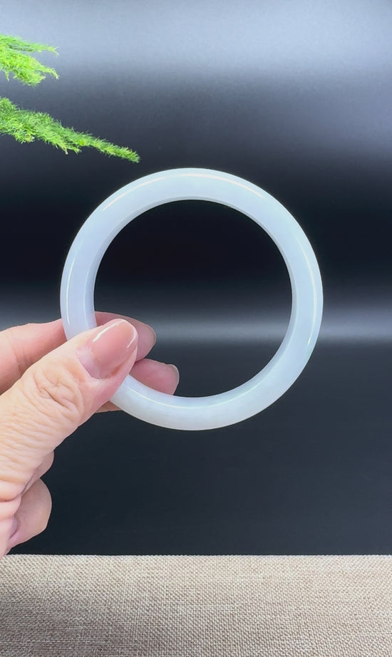 Load and play video in Gallery viewer, Genuine Burmese Green Jade Jadeite Bangle Bracelet ( 59mm )
