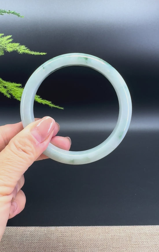 Load and play video in Gallery viewer, Genuine Burmese Green Jade Jadeite Bangle Bracelet ( 62.5mm )
