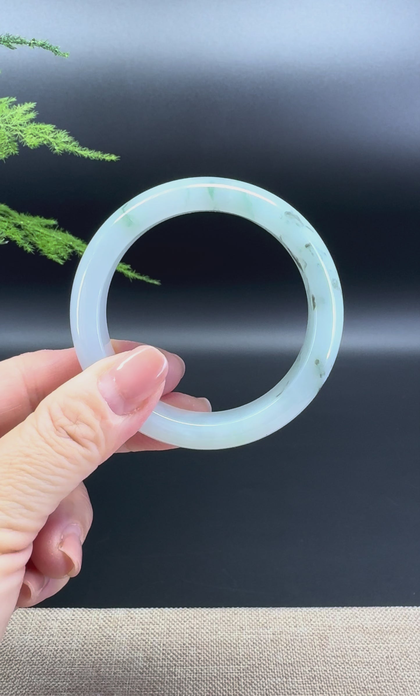 Load and play video in Gallery viewer, Genuine Burmese Green Jade Jadeite Bangle Bracelet ( 53.1mm )
