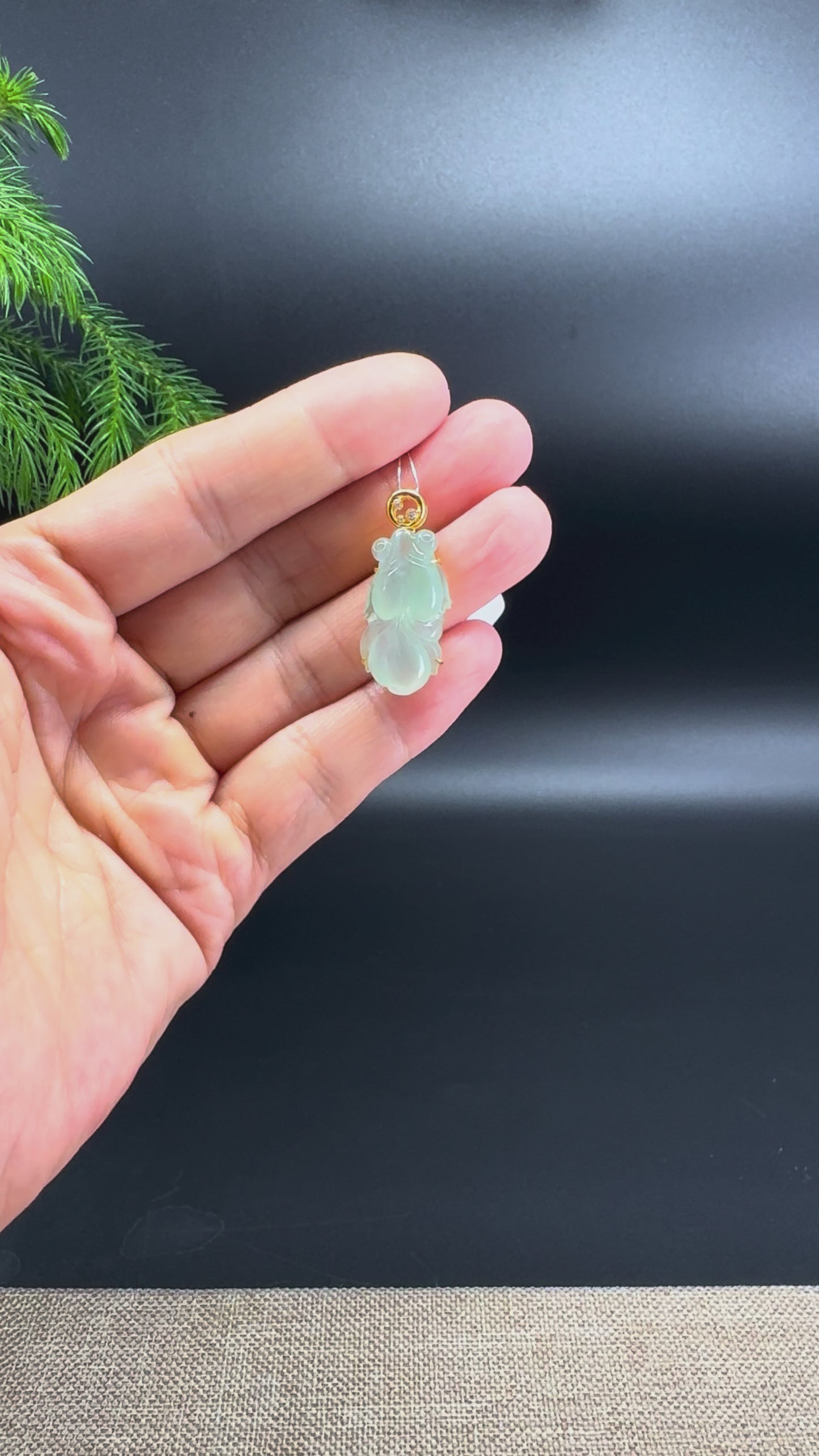 18K Yellow Gold Genuine Icy Green Jadeite Jade Goldfish Diamonds Pendant