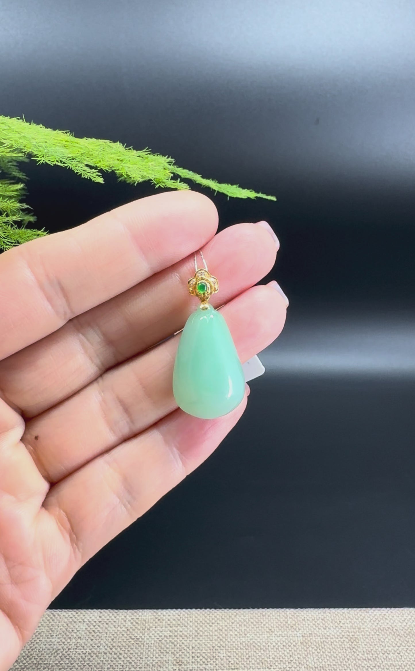 18K Yellow Gold Green Jadeite Jade Shou Tao Pendant with Diamond