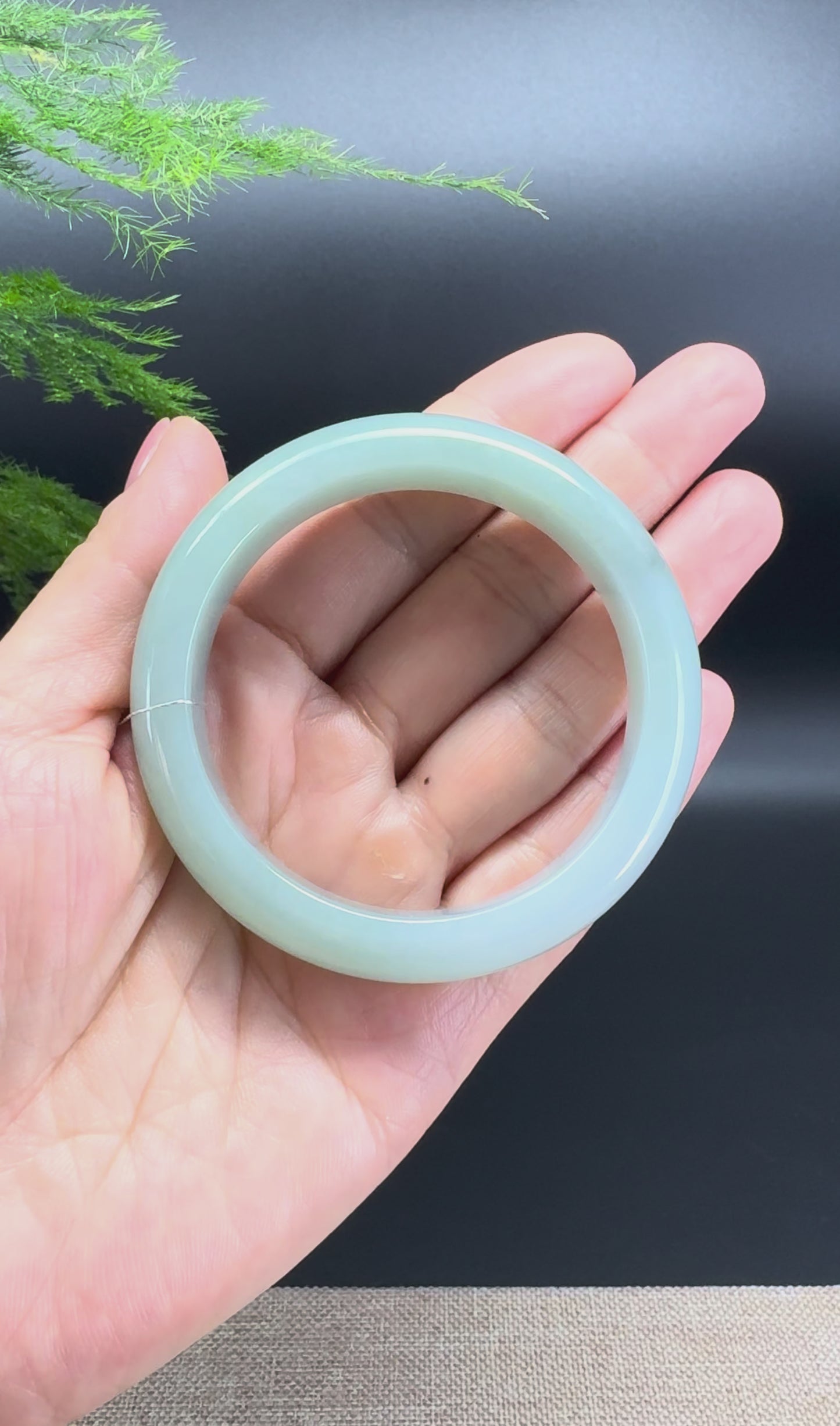 Load and play video in Gallery viewer, Genuine Burmese Green Jade Jadeite Bangle Bracelet ( 53.7mm )
