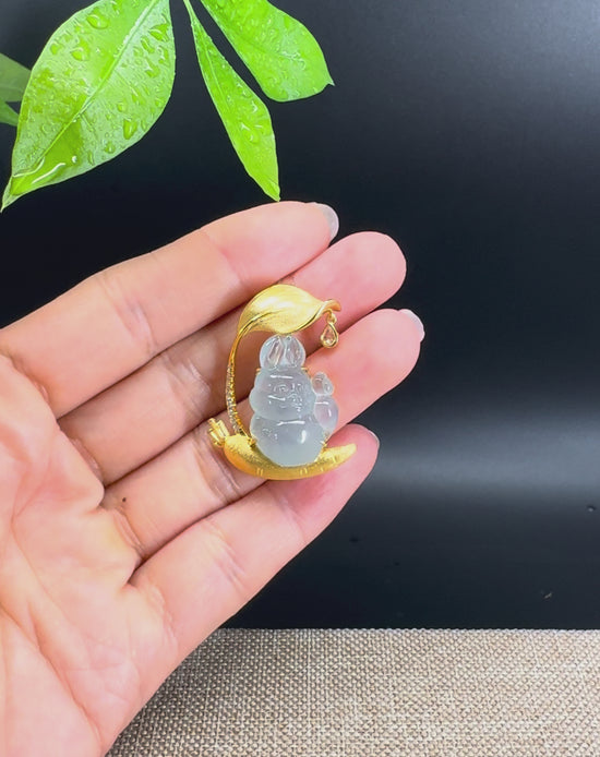 Load and play video in Gallery viewer, RealJade® 18k Yellow Gold Icy Jadeite Jade Rabbit &amp;amp; Carrot  Pendant Necklace with Diamond
