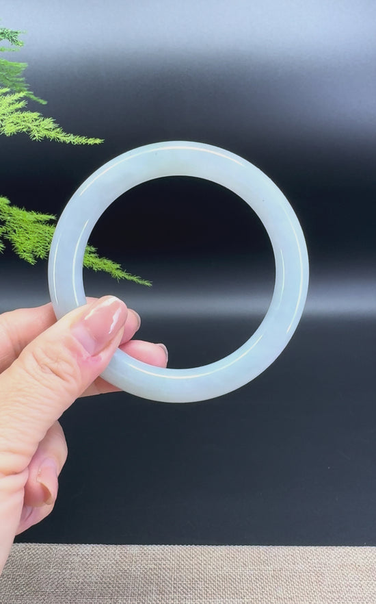 Load and play video in Gallery viewer, Genuine Burmese Green Jade Jadeite Bangle Bracelet ( 61mm )
