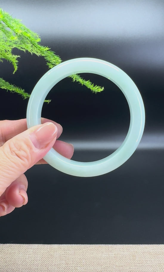 Load and play video in Gallery viewer, Genuine Burmese Apple Green Jade Jadeite Bangle Bracelet ( 58.6mm )
