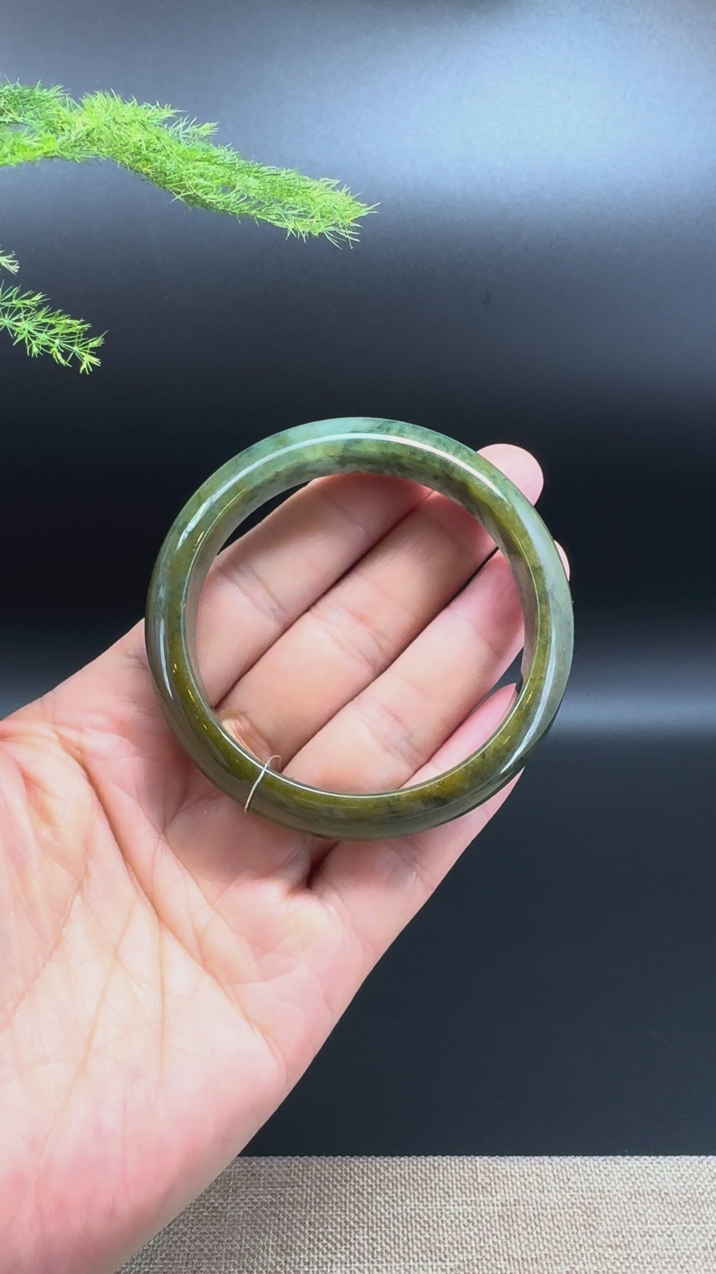 Load and play video in Gallery viewer, Genuine Burmese Yellow Blue Flower Jade Jadeite Bangle Bracelet ( 54.1 mm )

