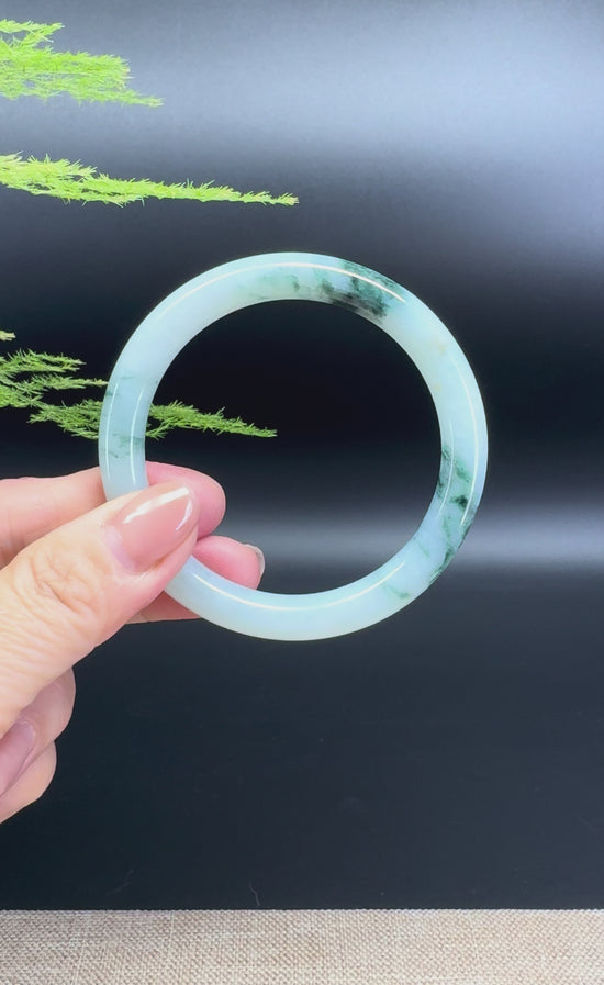 Load and play video in Gallery viewer, Genuine Burmese Green Jade Jadeite Bangle Bracelet ( 54.1mm )

