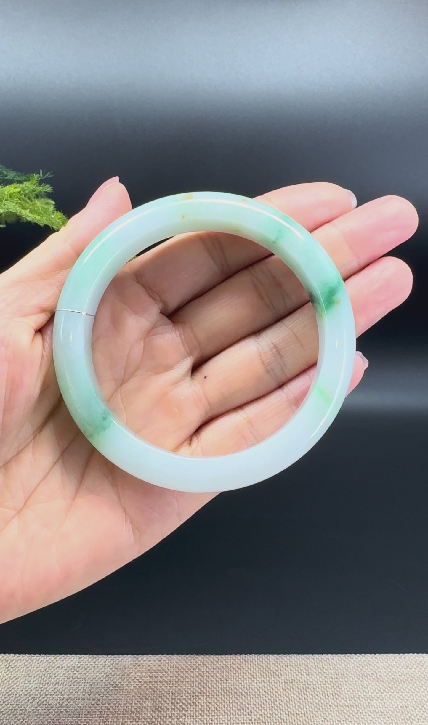 Load and play video in Gallery viewer, Genuine Burmese  Green Jade Jadeite Bangle Bracelet ( 58.6mm )
