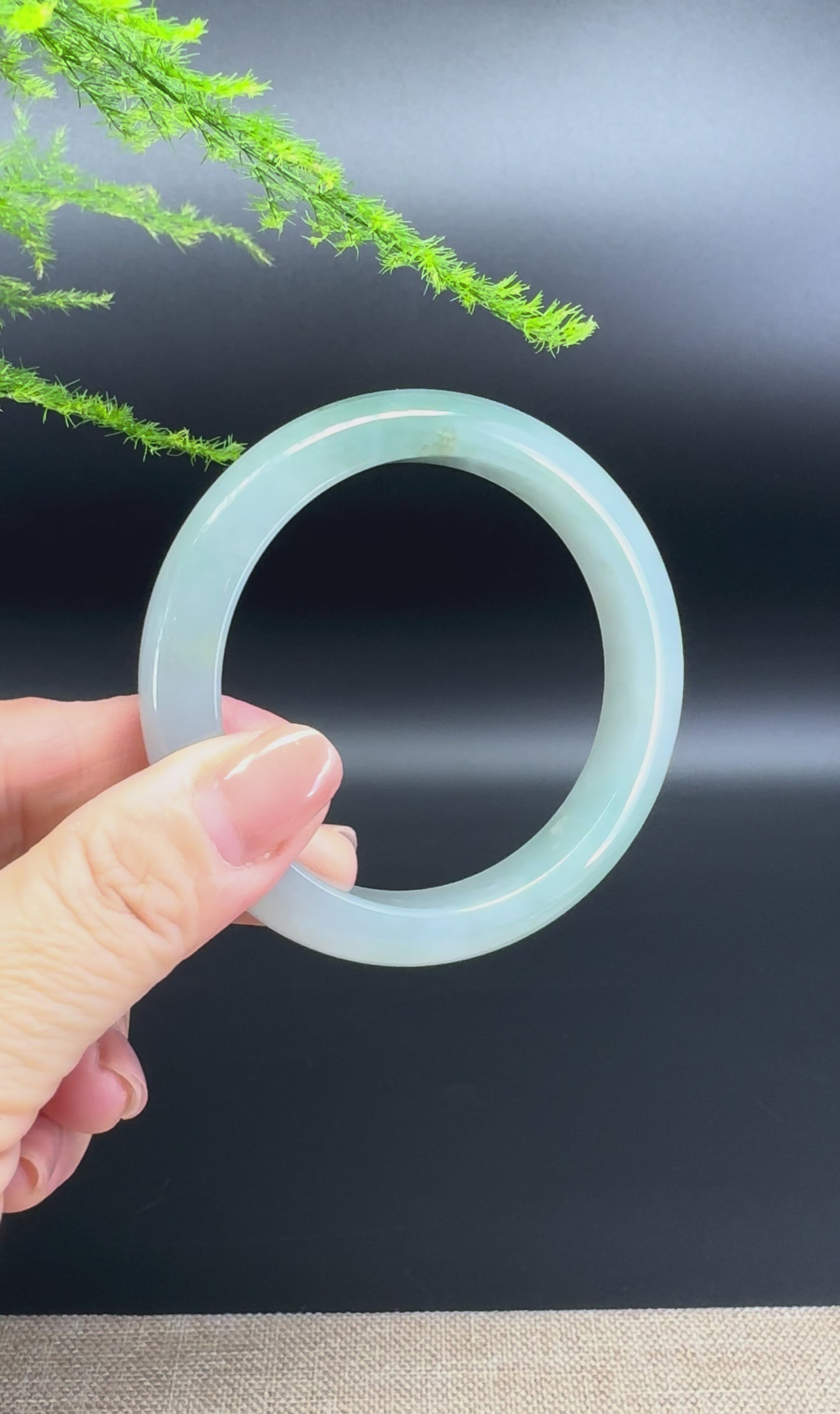 Load and play video in Gallery viewer, Genuine Burmese Green Jade Jadeite Bangle Bracelet ( 56.4mm )
