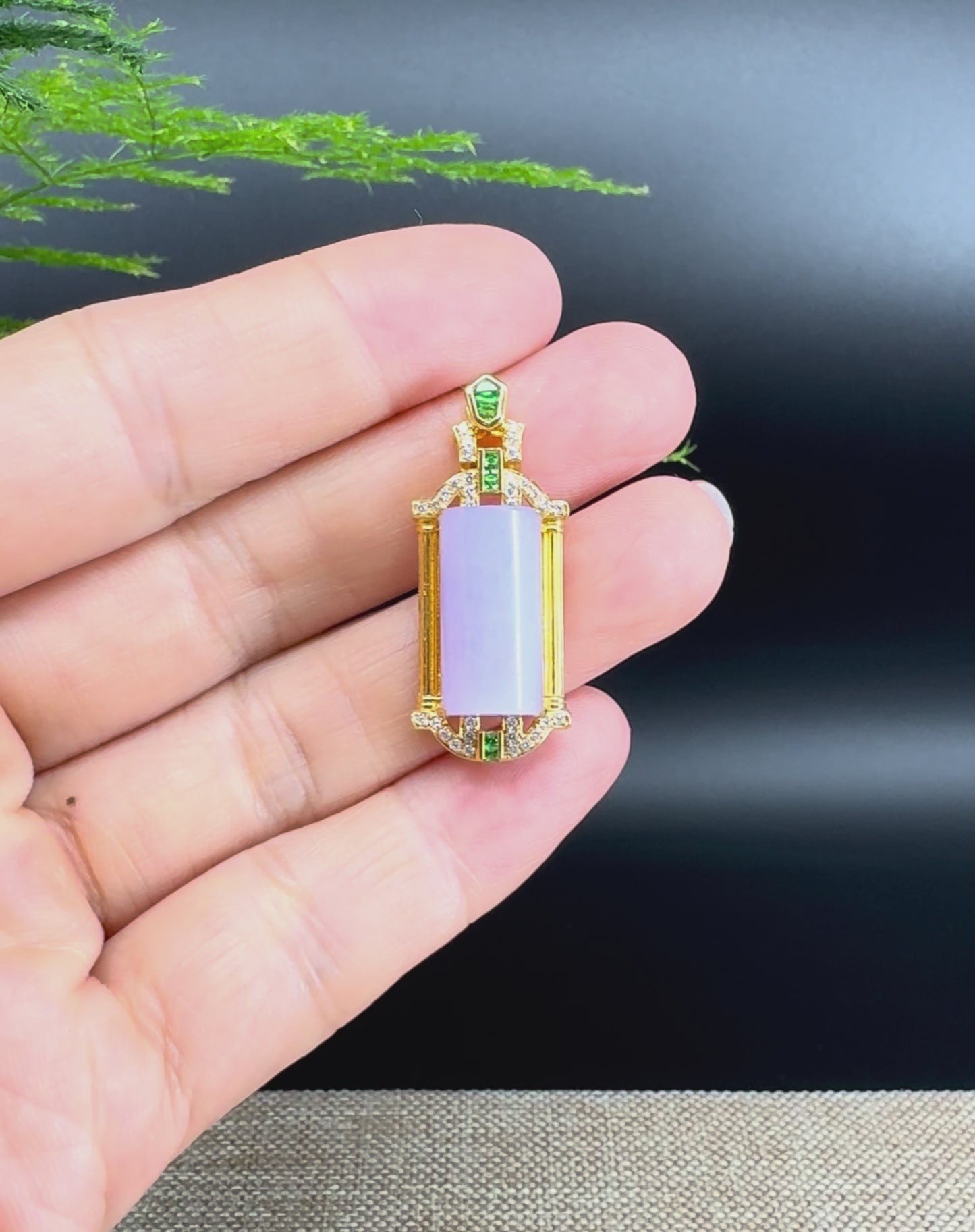 Load and play video in Gallery viewer, 18k Yellow Gold Genuine Burmese Jadeite Bamboo Pendant Necklace With Diamond
