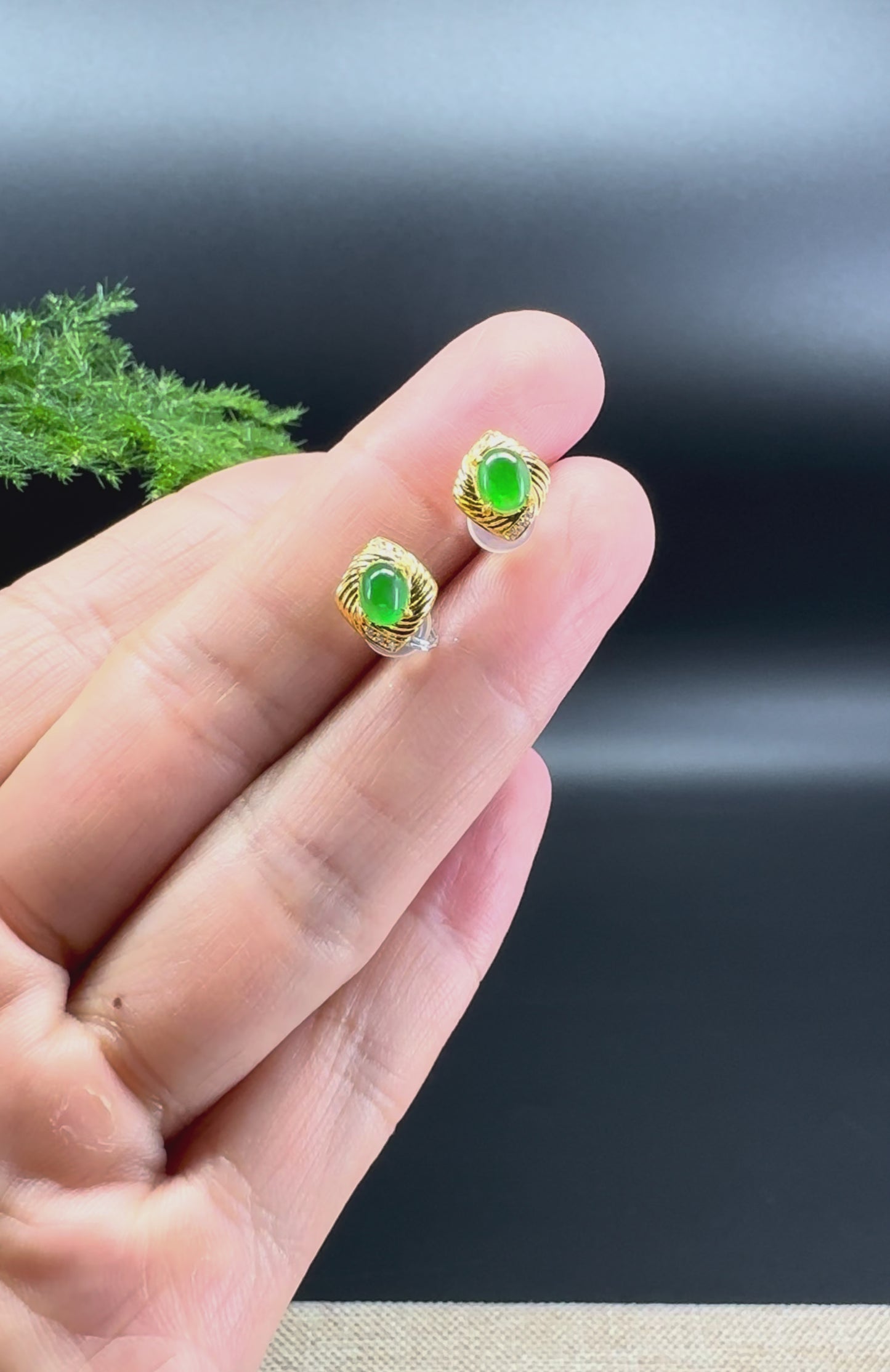 18k Yellow Gold Imperial Green Jadeite Jade Stud Earrings With Diamonds