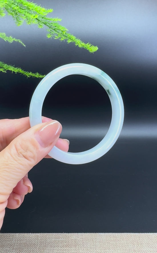 Load and play video in Gallery viewer, Genuine Burmese Green Jade Jadeite Bangle Bracelet ( 55.3mm )
