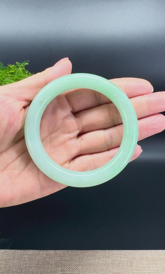 Load and play video in Gallery viewer, Genuine Burmese Green Jade Jadeite Bangle Bracelet (56mm)
