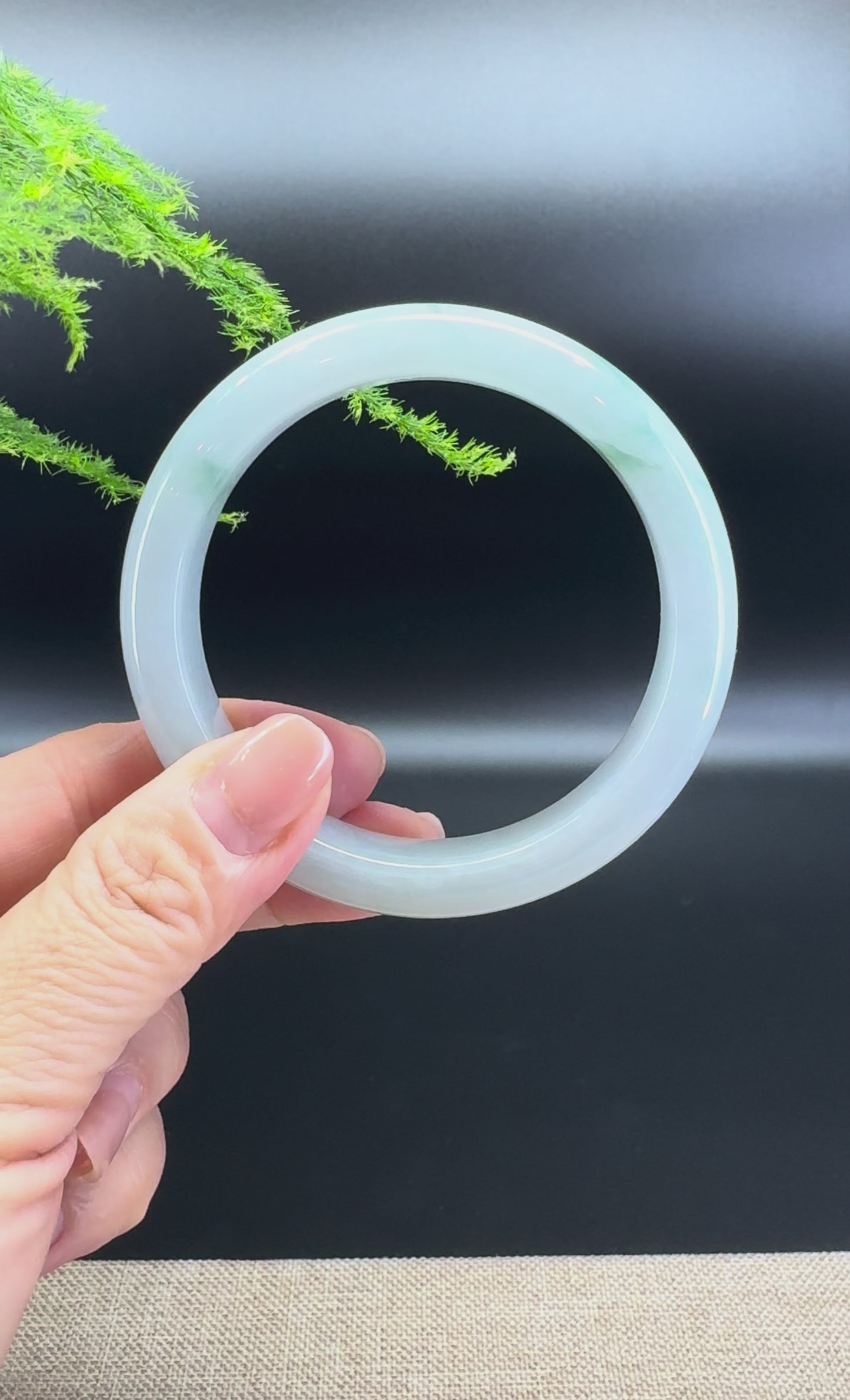 Genuine Burmese Green Jade Jadeite Bangle Bracelet ( 58.4mm )