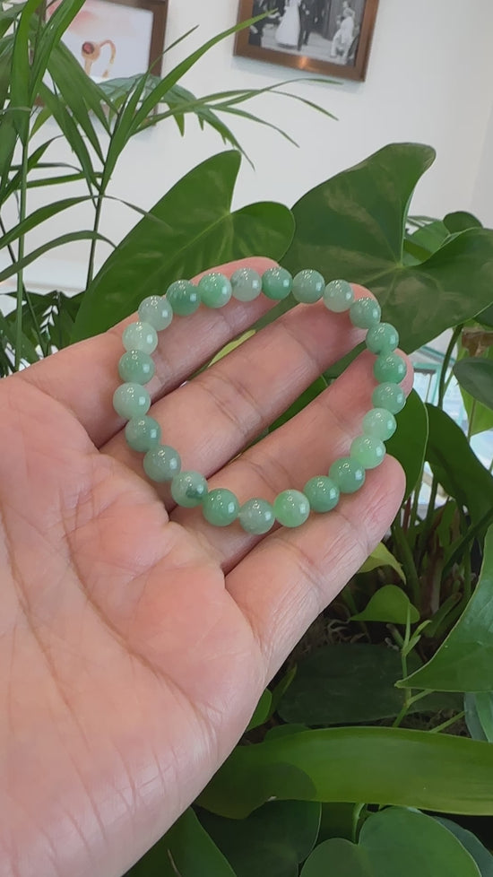 Load and play video in Gallery viewer, Natural Jadeite Jade Green Round Beads Bracelet ( 7.5 mm )
