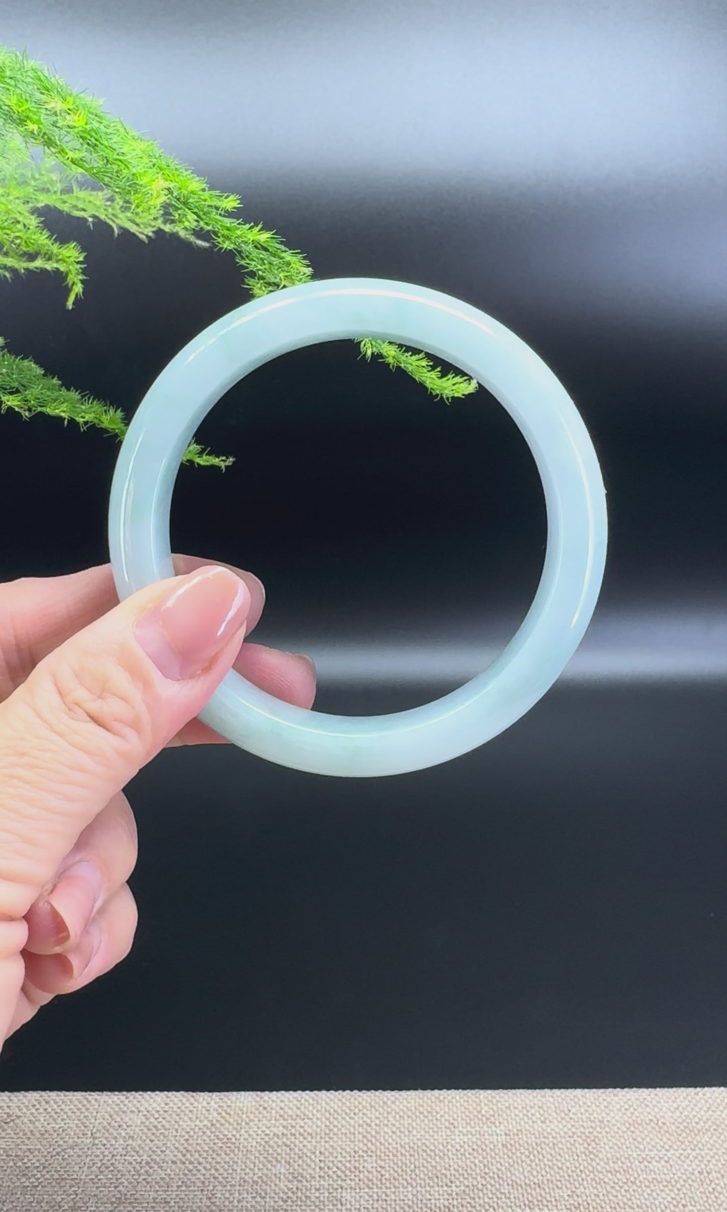 Genuine Burmese Green Jade Jadeite Bangle Bracelet ( 59.5mm )