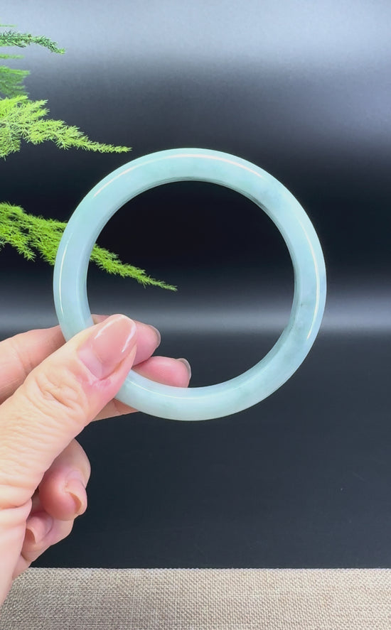 Load and play video in Gallery viewer, Genuine Burmese Green Jade Jadeite Bangle Bracelet ( 61.4mm )
