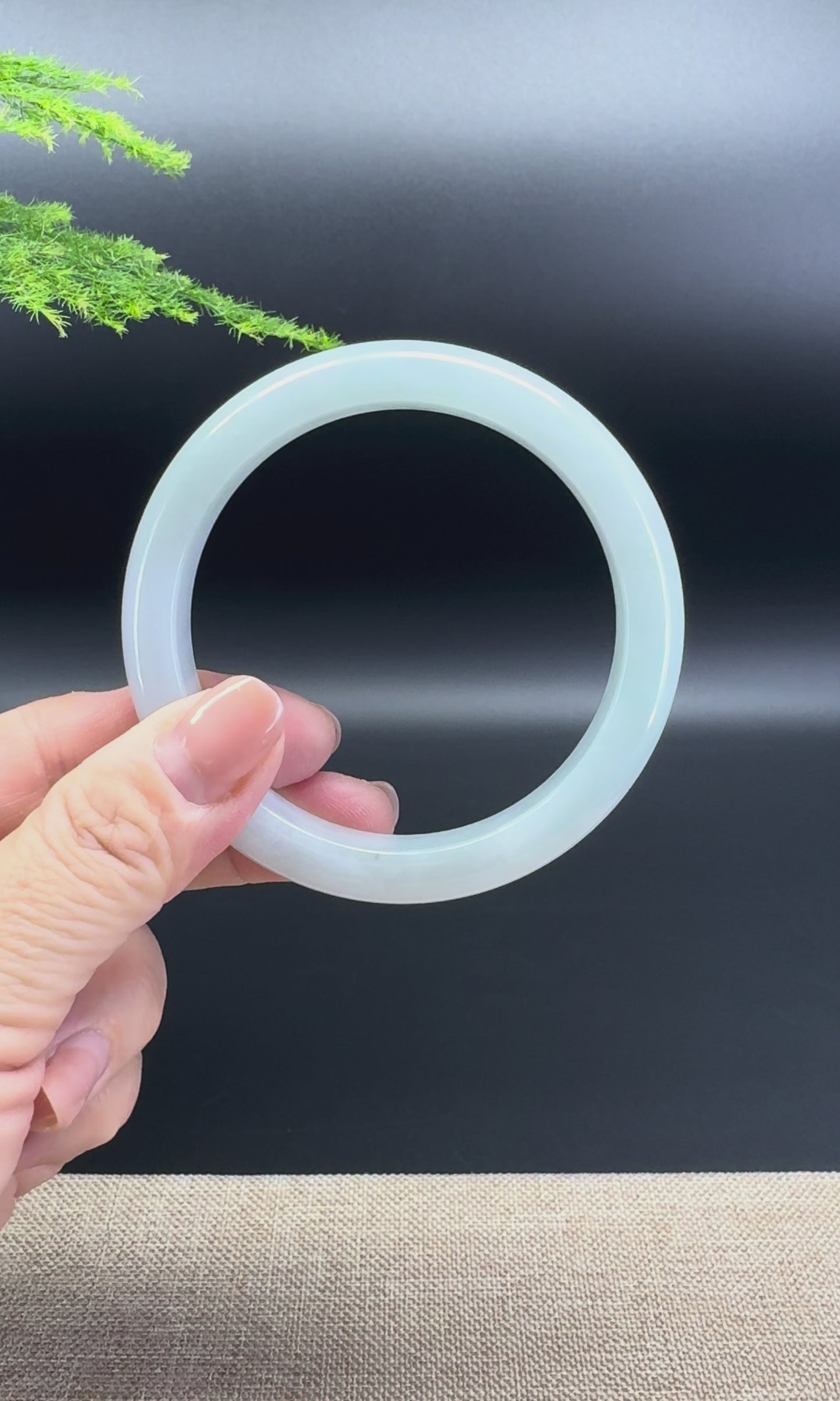 Load and play video in Gallery viewer, Genuine Burmese Green Jade Jadeite Bangle Bracelet ( 59.4mm )
