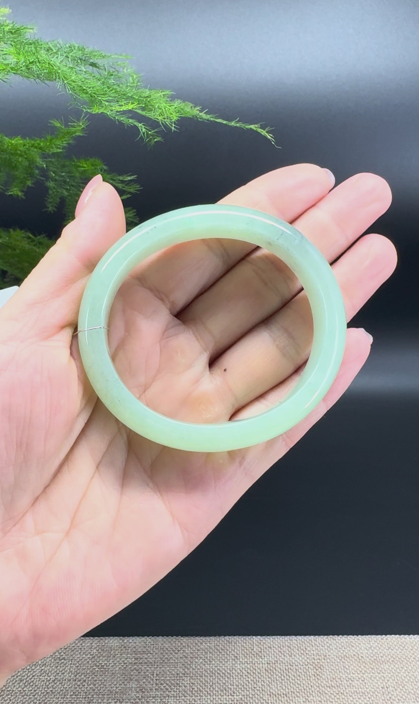Load and play video in Gallery viewer, Genuine Burmese Green Jade Jadeite Bangle Bracelet (54.9*49.7mm)

