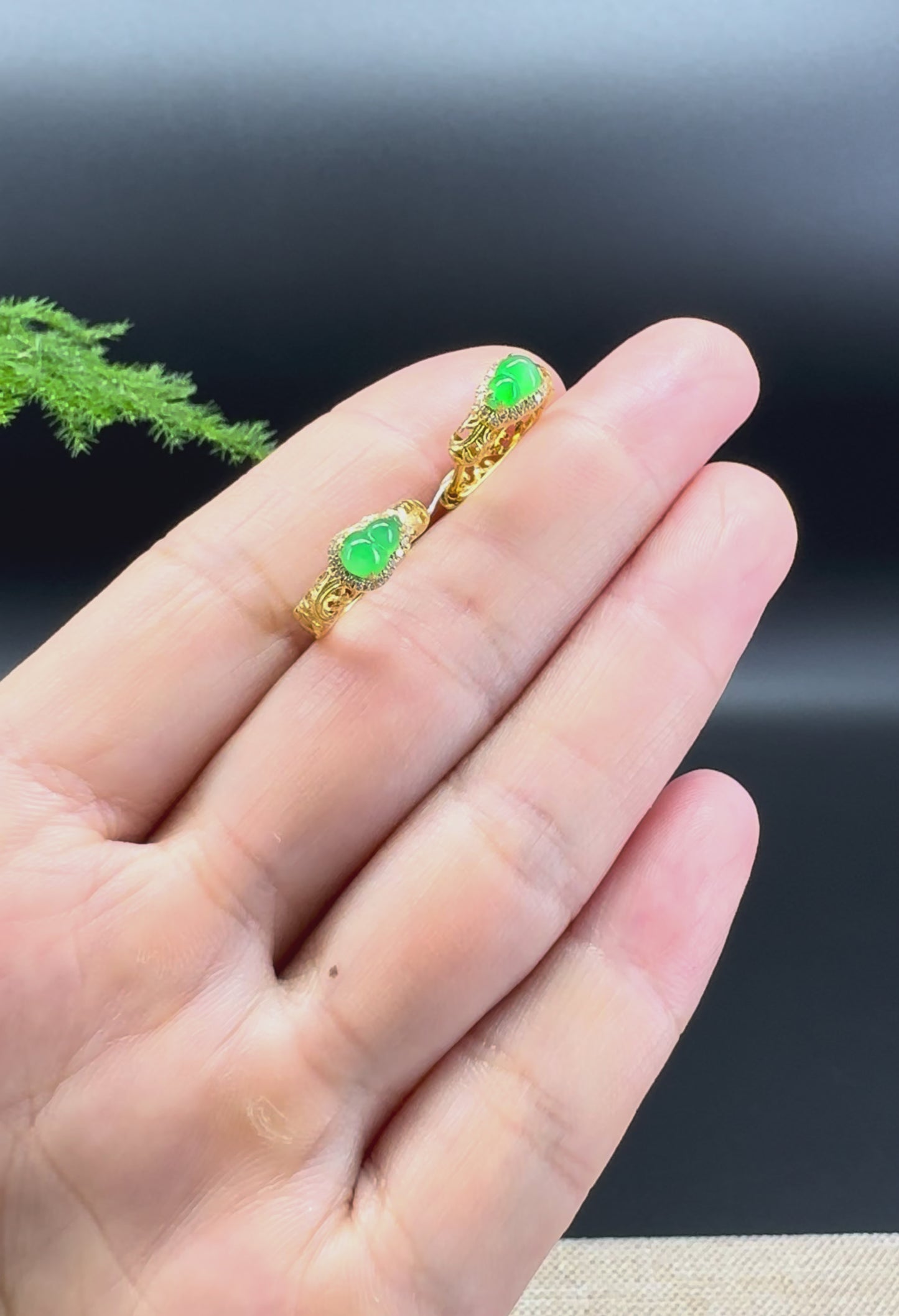 RealJade® 18k Yellow Gold Imperial Green Jadeite Jade Hulu Diamonds Stud Earrings