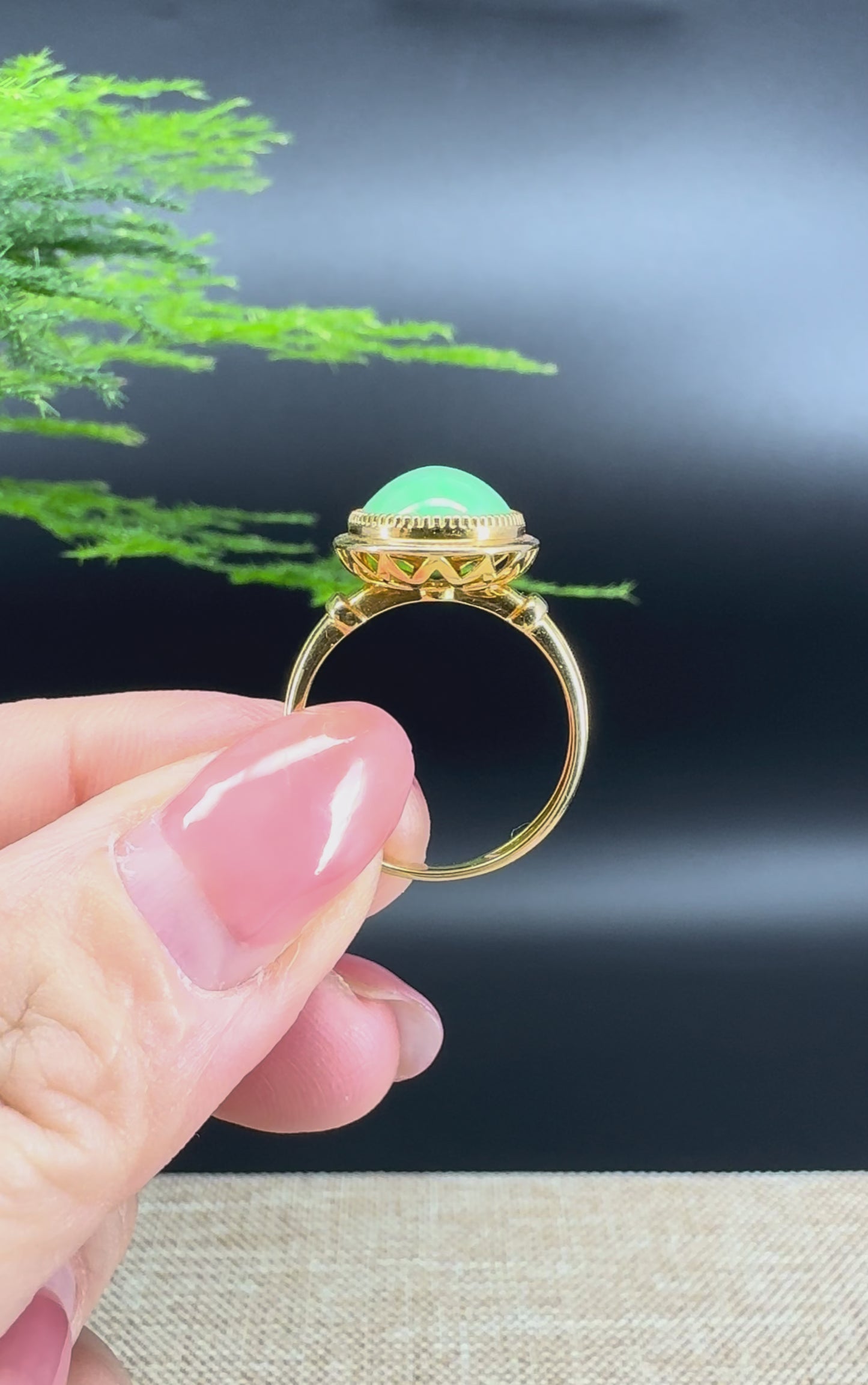 Load and play video in Gallery viewer, RealJade® &amp;quot;Signature Signet&amp;quot; 18K Yellow Gold Green Jadeite Jade Classic Ring
