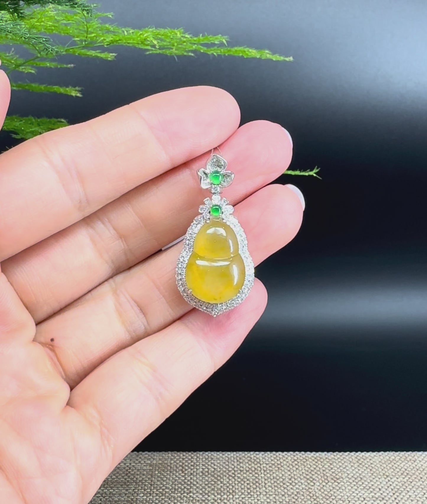 Load and play video in Gallery viewer, RealJade® Co. 18K White Gold Genuine Honey Yellow Jadeite Jade Hu Lu Necklace
