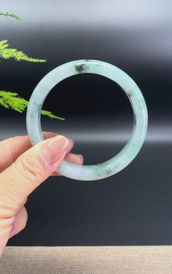 Load and play video in Gallery viewer, Genuine Burmese Green Jade Jadeite Bangle Bracelet ( 61.6mm )
