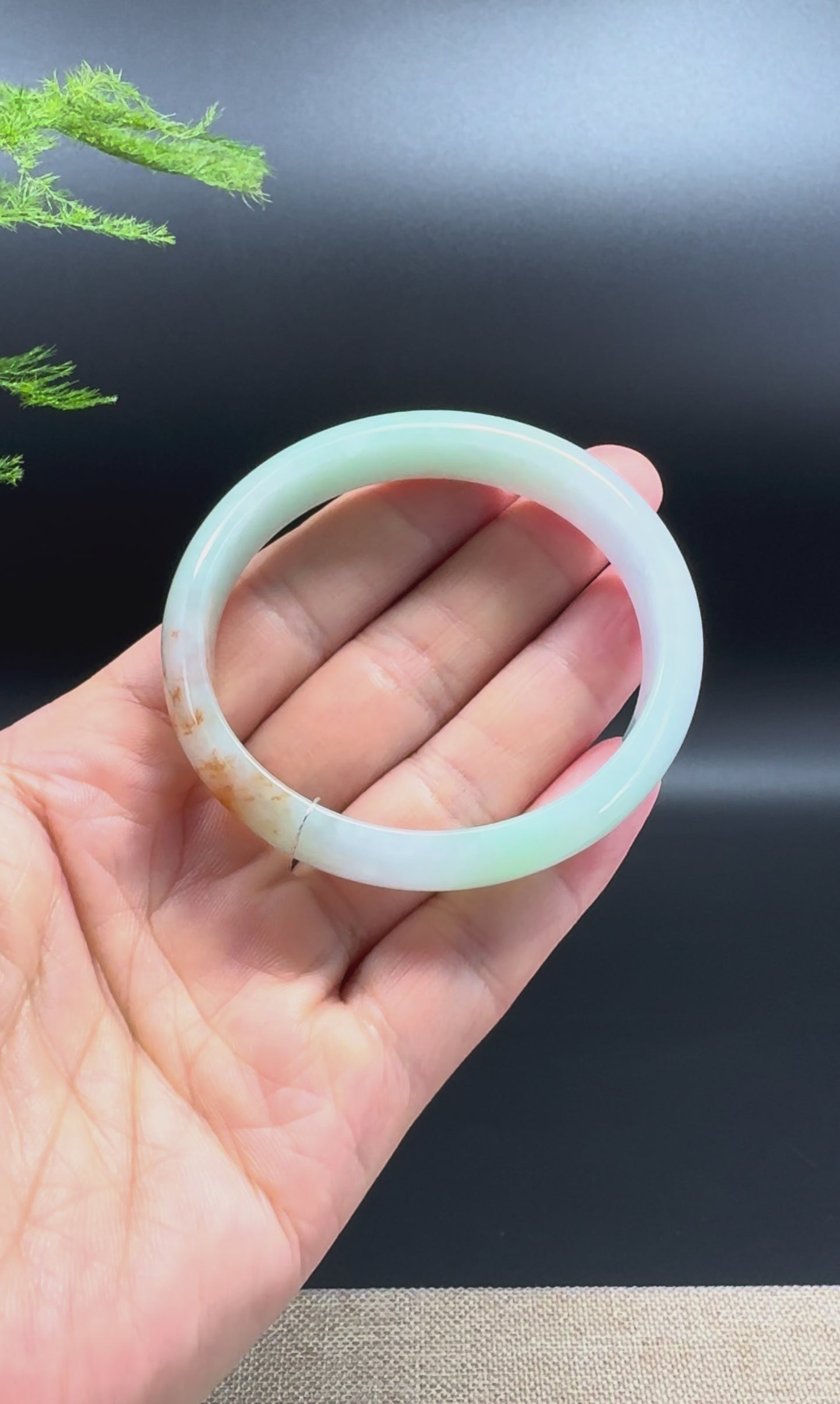 Load and play video in Gallery viewer, Genuine Burmese Green Jade Jadeite Bangle Bracelet ( 56.4mm )
