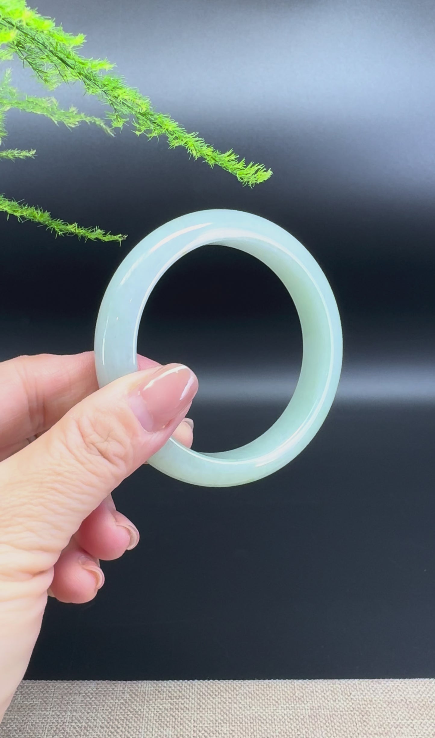 Load and play video in Gallery viewer, Genuine Burmese Apple Green Jade Jadeite Bangle Bracelet ( 57.4mm )
