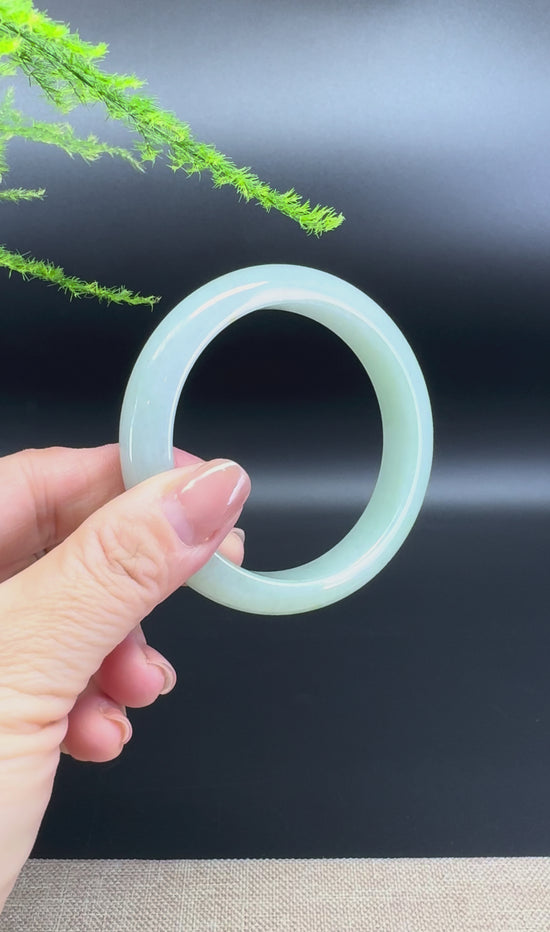 Load and play video in Gallery viewer, Genuine Burmese Apple Green Jade Jadeite Bangle Bracelet ( 57.4mm )
