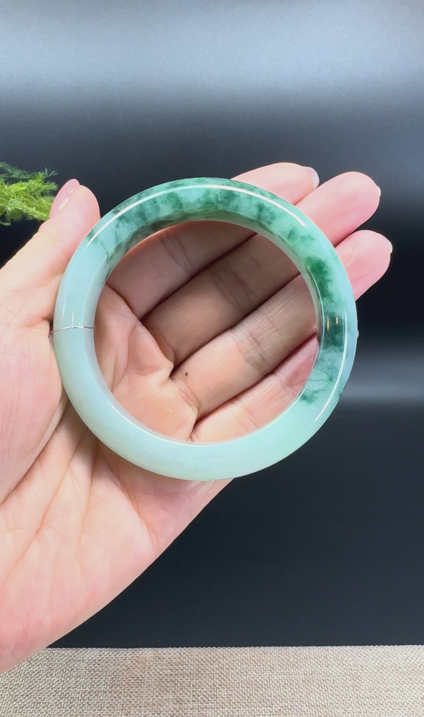 Load and play video in Gallery viewer, Genuine Burmese Green Jade Jadeite Bangle Bracelet ( 56.2mm )
