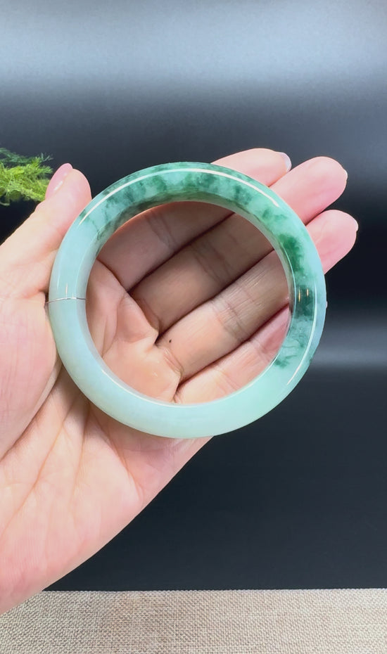 Load and play video in Gallery viewer, Genuine Burmese Green Jade Jadeite Bangle Bracelet ( 56.2mm )
