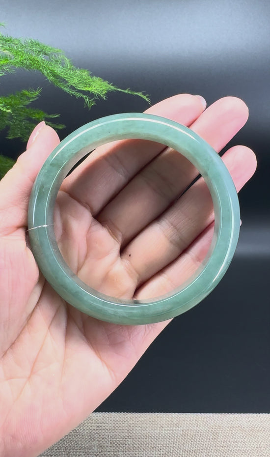 Load and play video in Gallery viewer, Genuine Burmese Green Jadeite Jade Bangle Bracelet ( 59.3mm )
