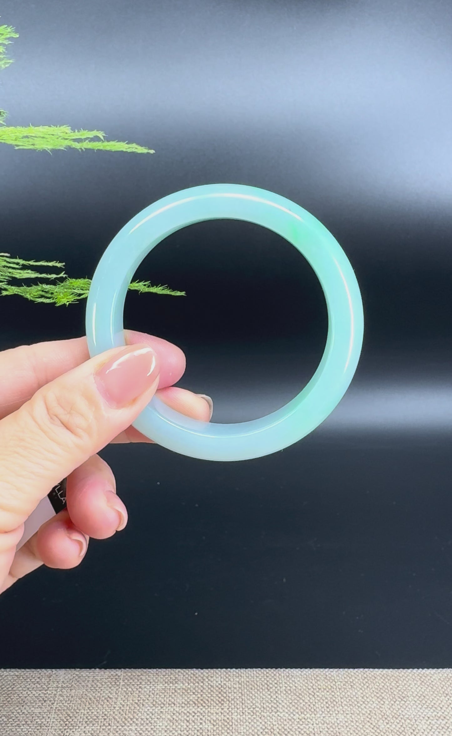 Load and play video in Gallery viewer, Genuine Burmese Green Jade Jadeite Bangle Bracelet ( 55.2mm )
