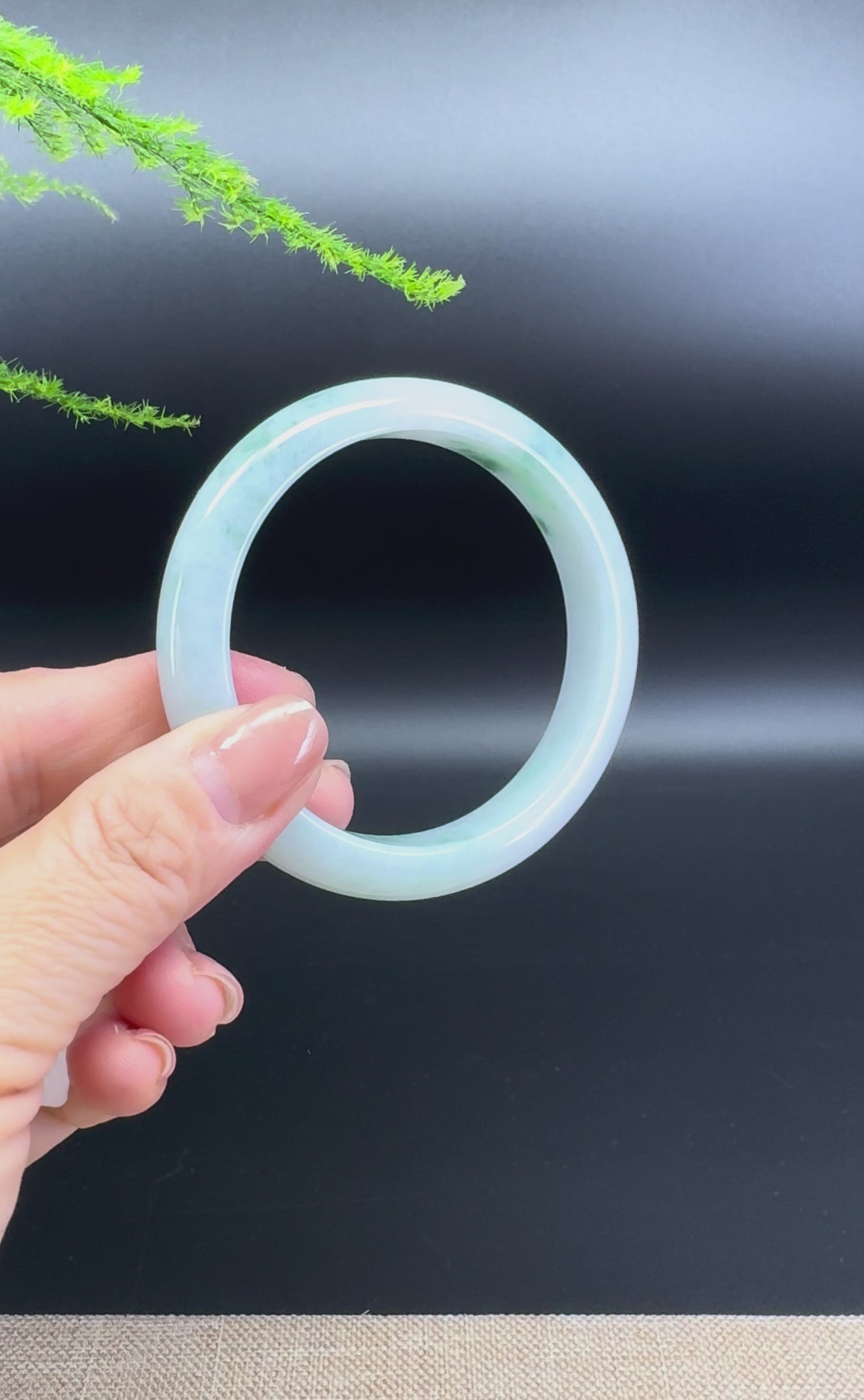 Load and play video in Gallery viewer, Genuine Burmese Green Jade Jadeite Bangle Bracelet ( 56mm )
