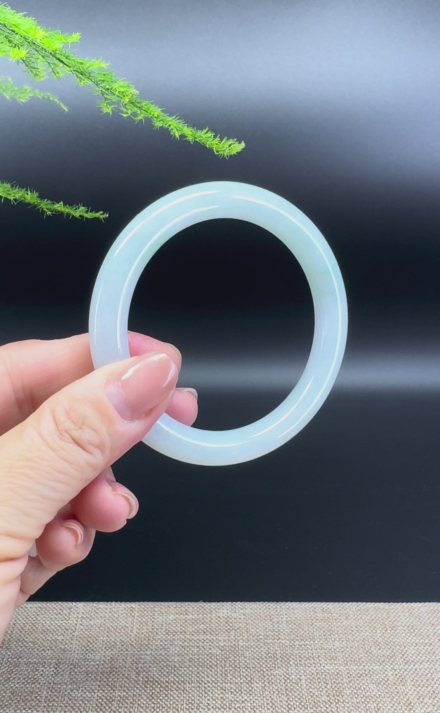 Load and play video in Gallery viewer, Genuine Burmese Green Jade Jadeite Bangle Bracelet ( 56.1mm )
