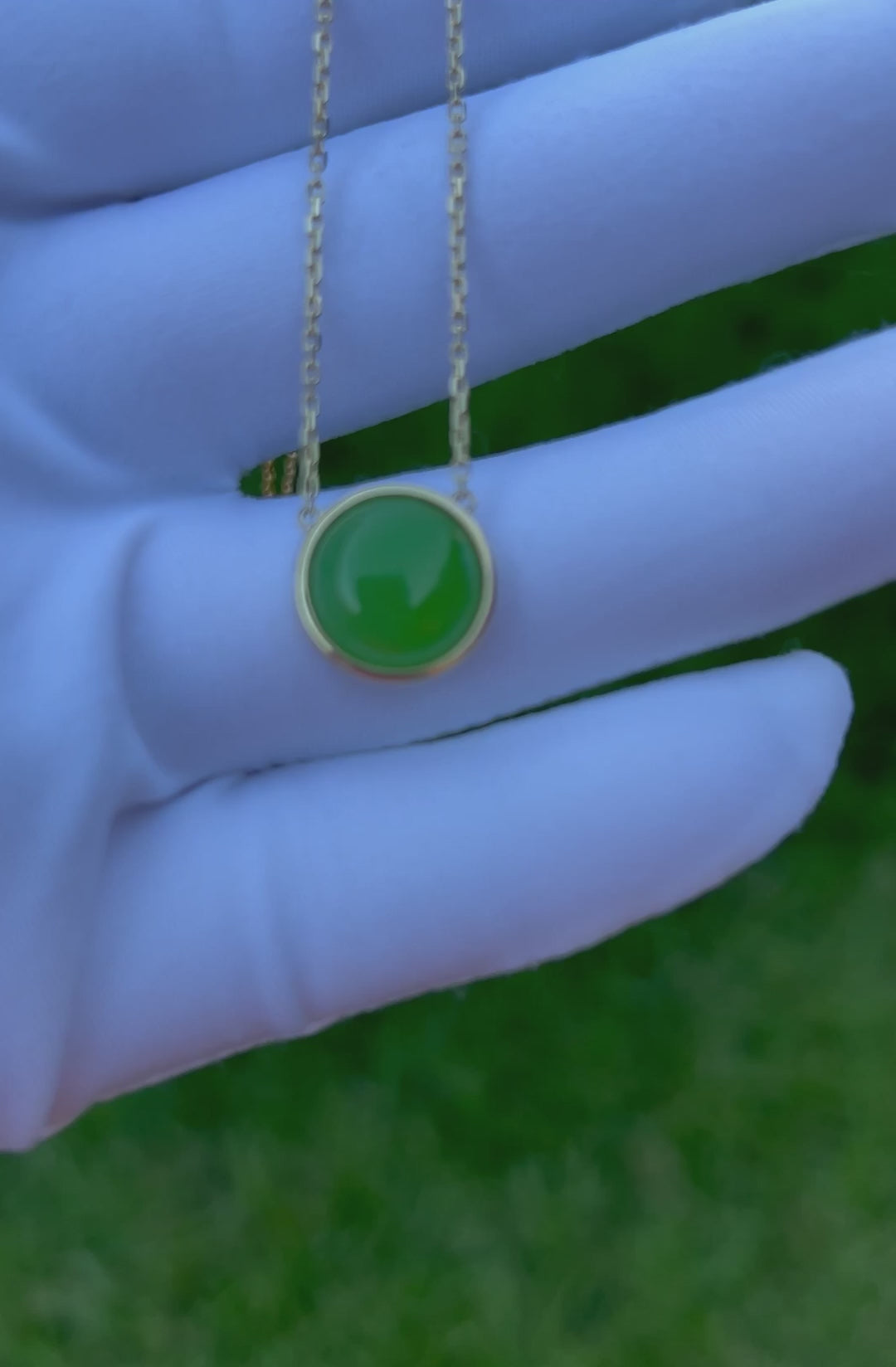 Load and play video in Gallery viewer, 14K Gold Genuine Very High-quality Green Apple Green Jade Circle Pendant Necklace
