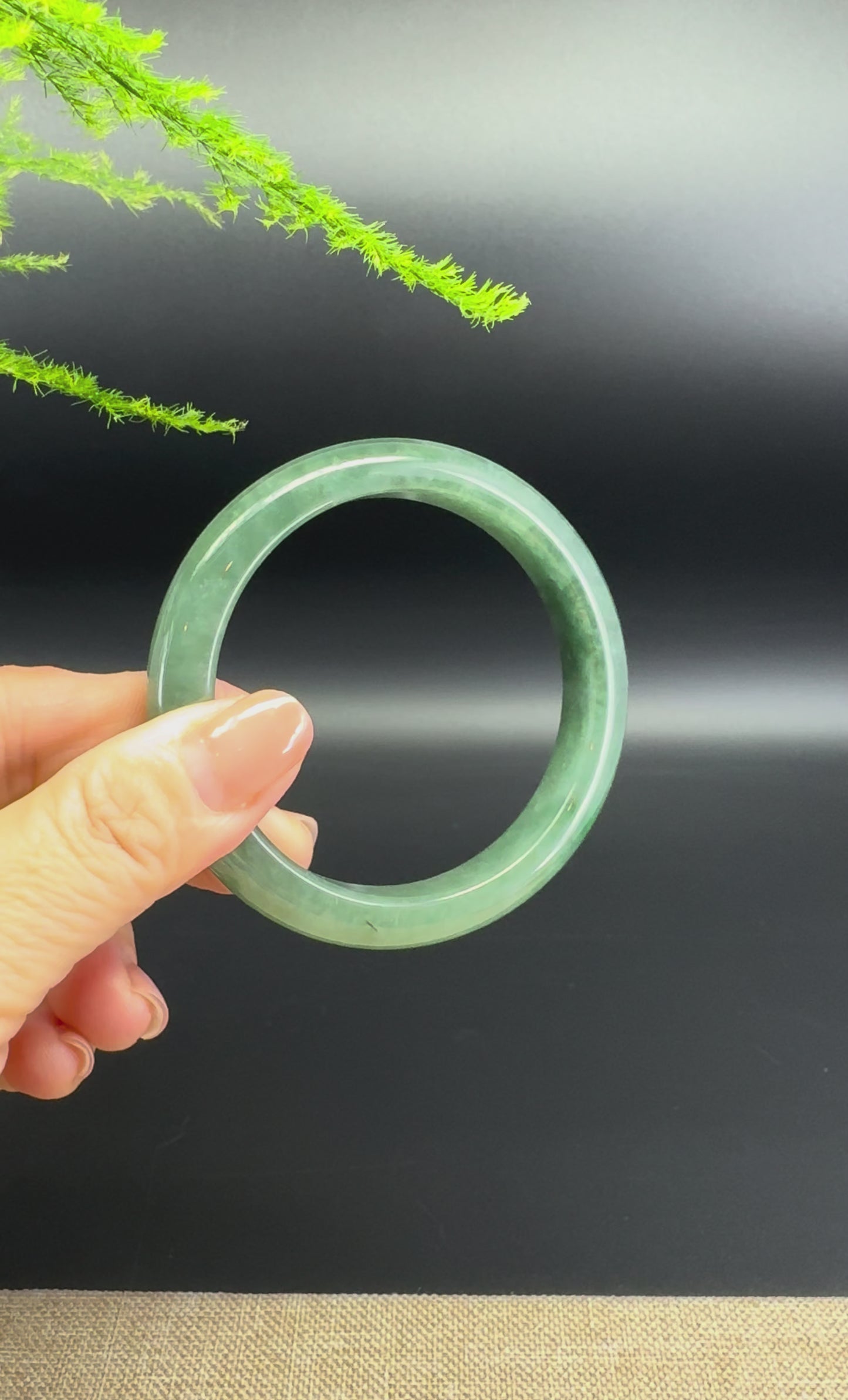 Load and play video in Gallery viewer, Genuine Burmese Green Jade Jadeite Bangle Bracelet ( 57.3mm )
