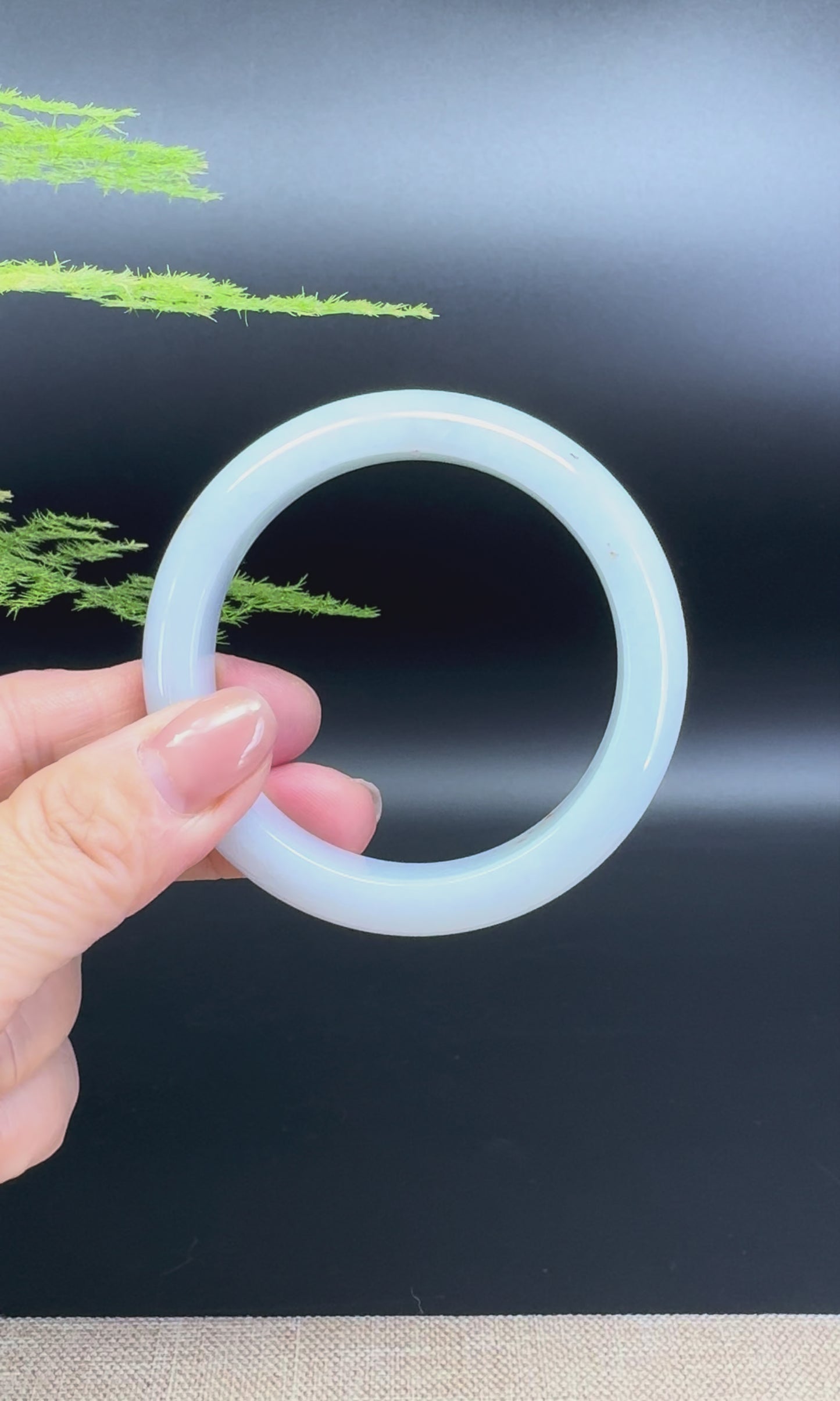 Load and play video in Gallery viewer, Genuine Burmese White Jade Jadeite Bangle Bracelet ( 54.3mm )
