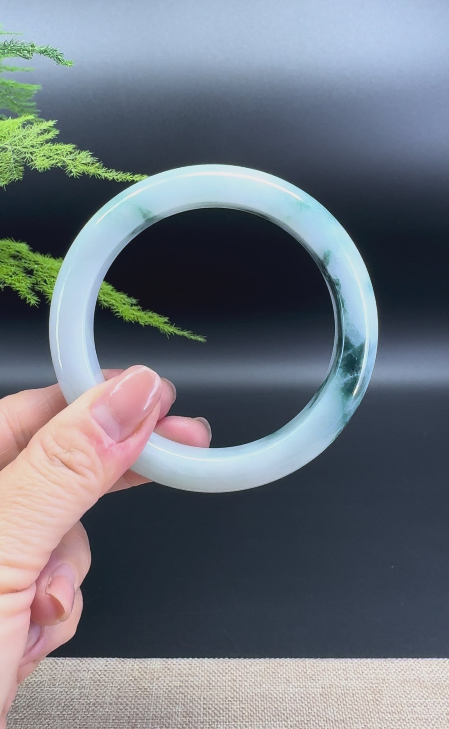 Load and play video in Gallery viewer, Genuine Burmese Green Jade Jadeite Bangle Bracelet ( 61.4mm )
