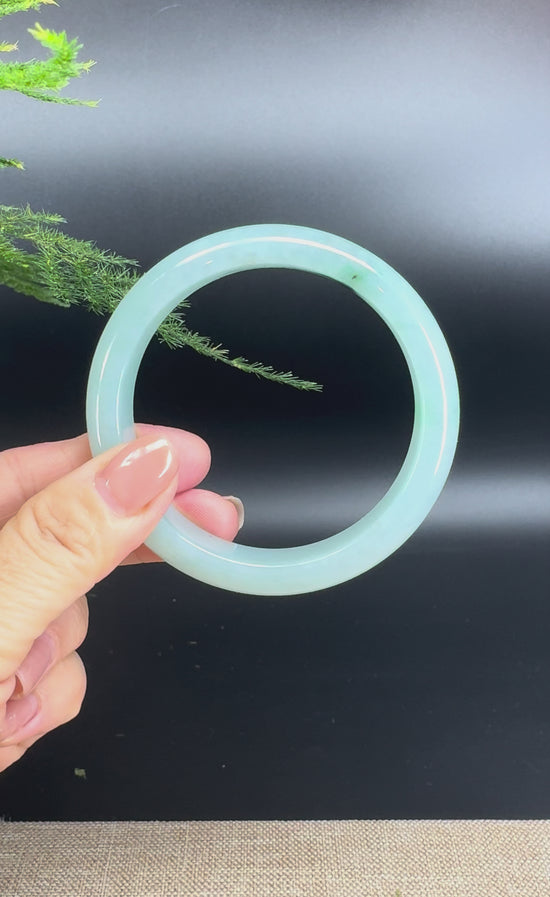 Load and play video in Gallery viewer, Genuine Burmese Green Jade Jadeite Bangle Bracelet (60.4mm)
