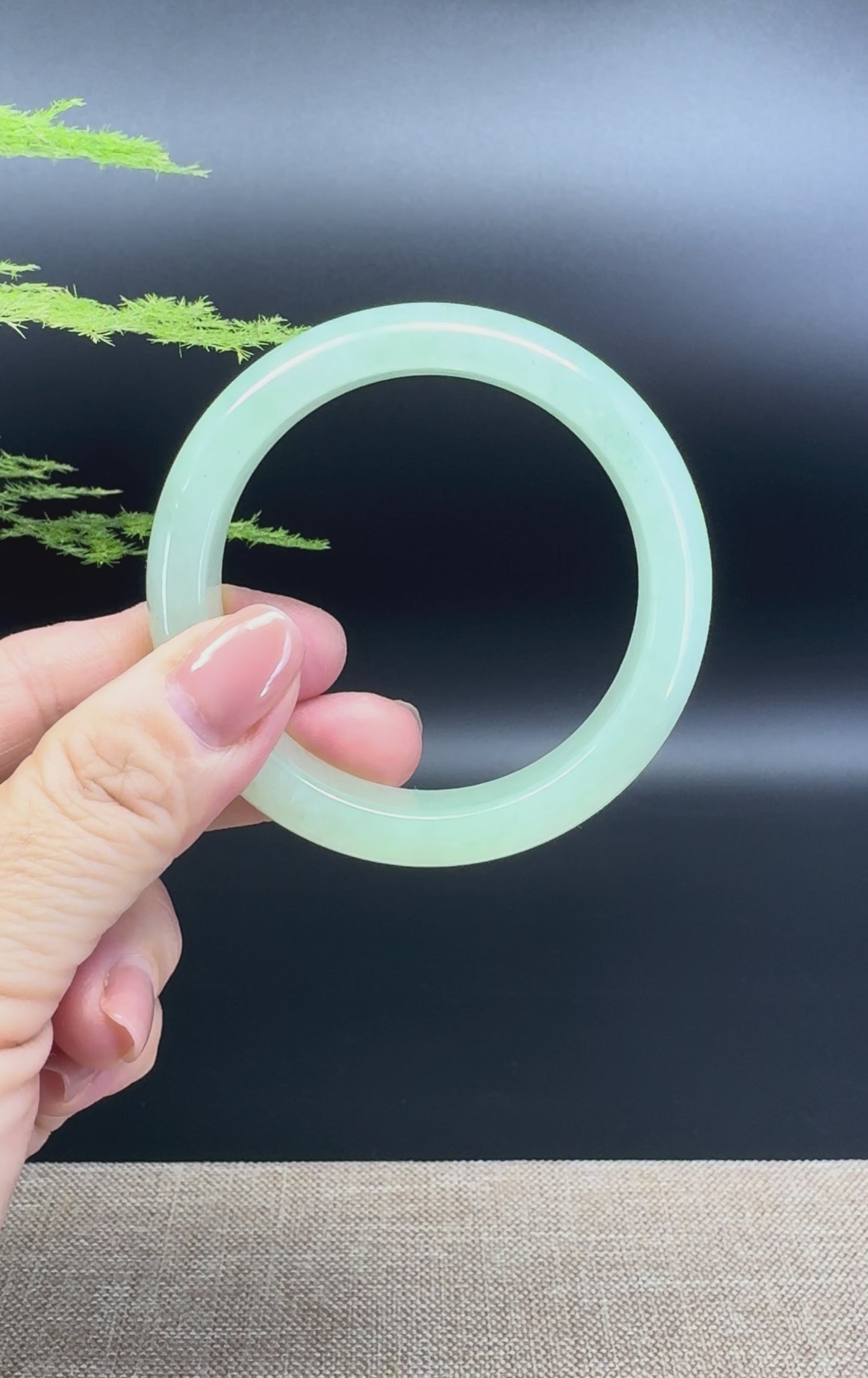 Load and play video in Gallery viewer, Genuine Burmese Green Jade Jadeite Bangle Bracelet (53.3mm)
