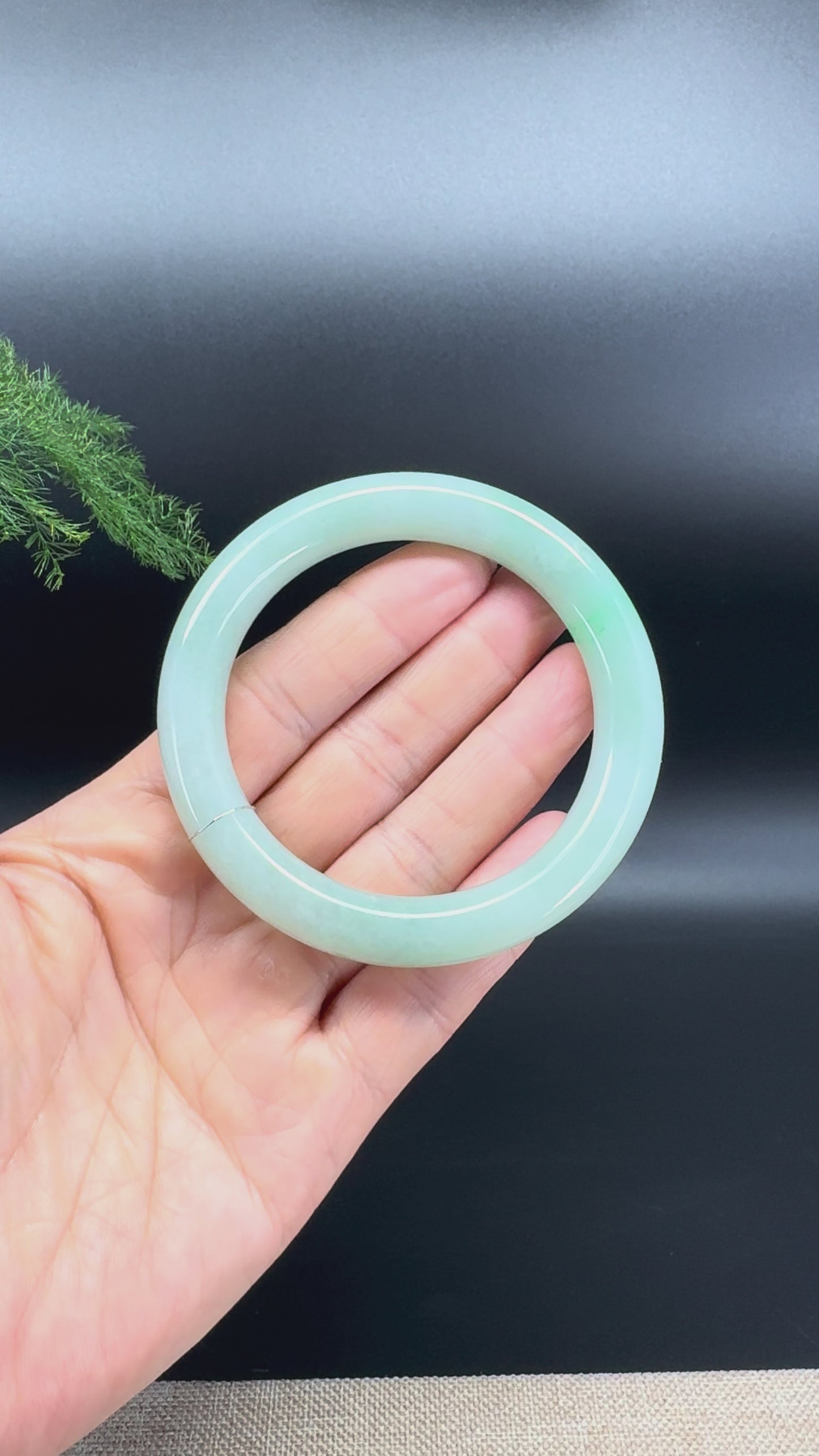 Load and play video in Gallery viewer, Genuine Burmese Apple Green Jade Jadeite Bangle Bracelet ( 55.9mm )
