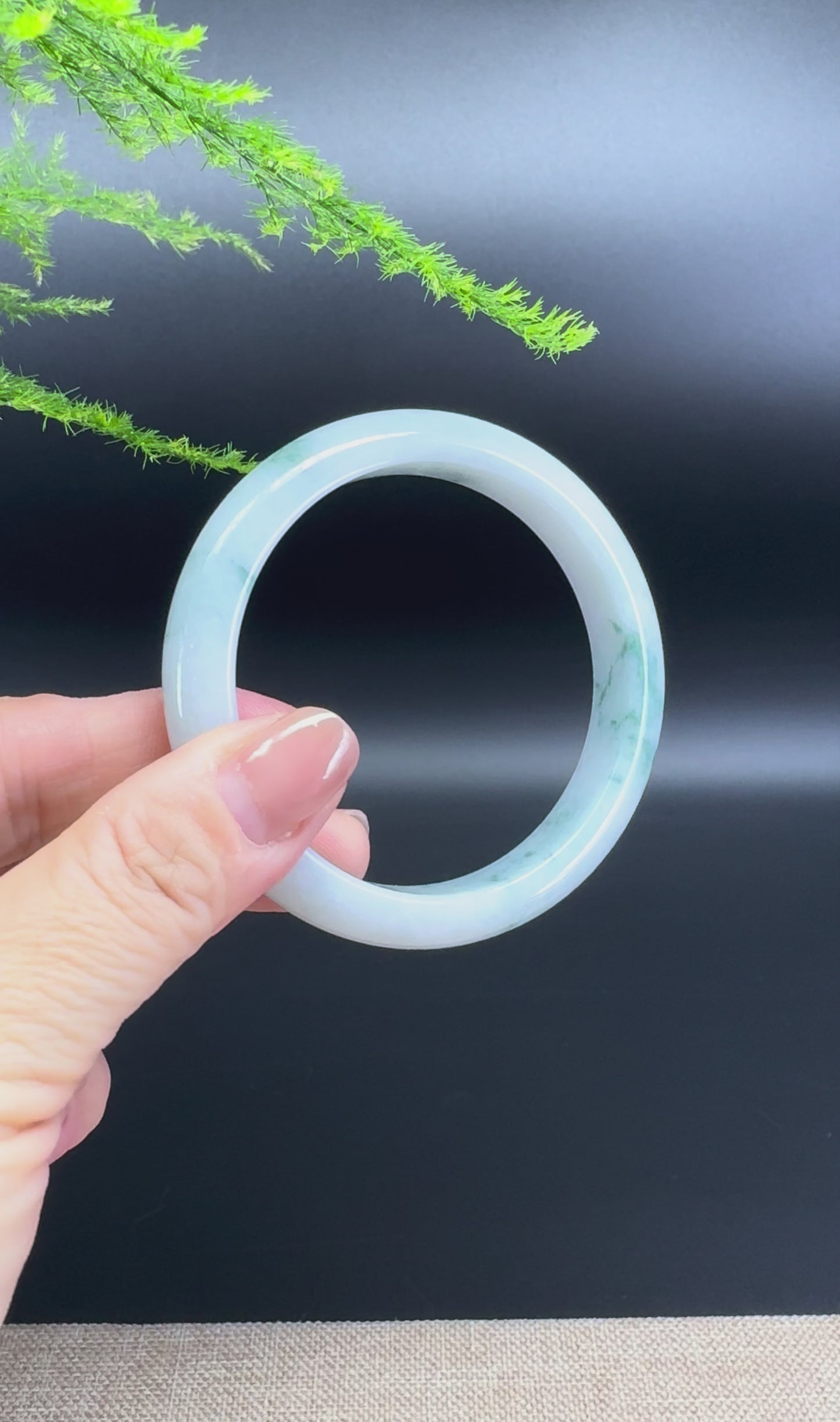 Load and play video in Gallery viewer, Genuine Burmese Green Jade Jadeite Bangle Bracelet ( 56.4mm )
