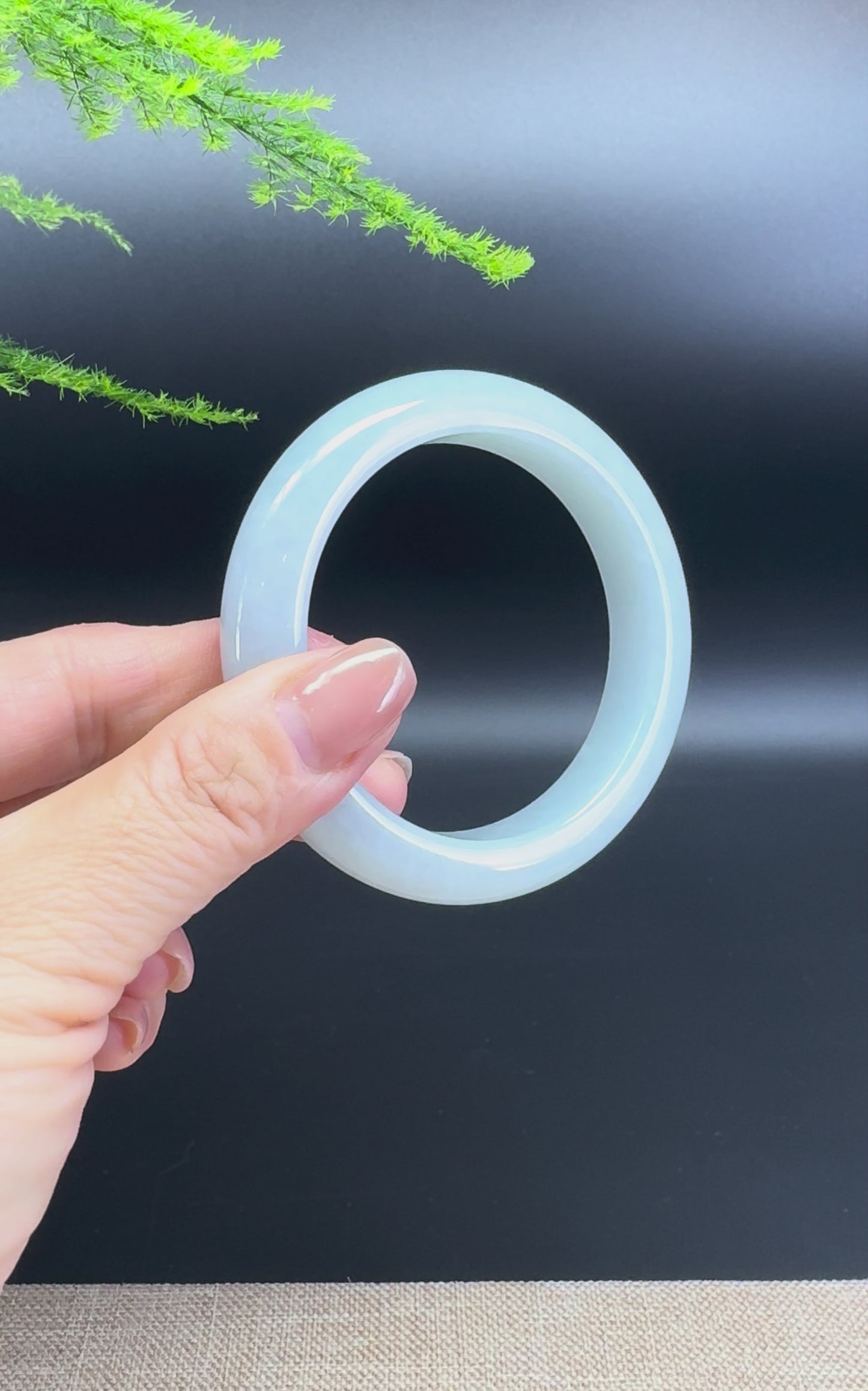 Load and play video in Gallery viewer, Genuine Burmese Green Jade Jadeite Bangle Bracelet ( 55.7mm )
