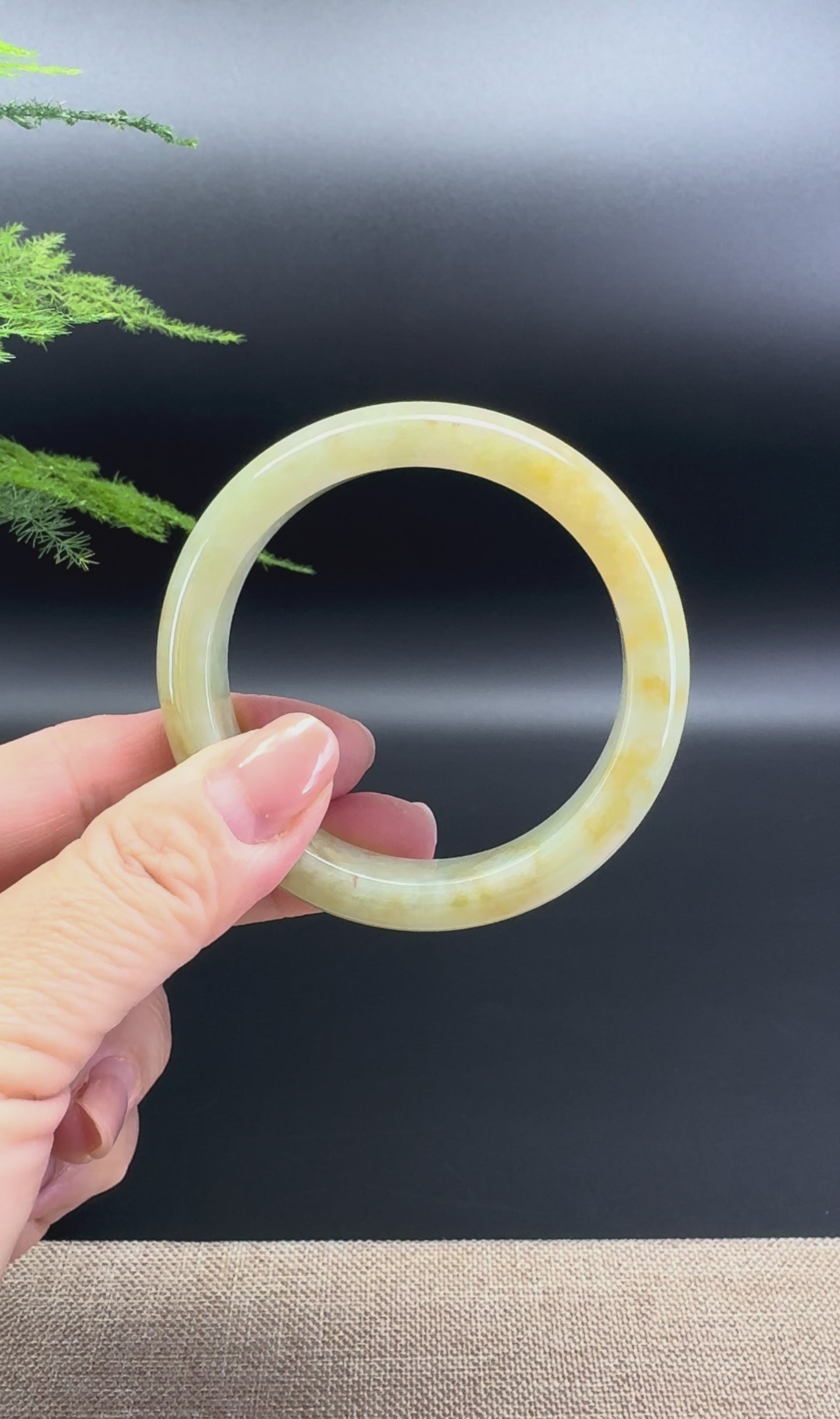 Load and play video in Gallery viewer, Genuine Burmese Yellow Jade Jadeite Bangle Bracelet ( 53.3mm )
